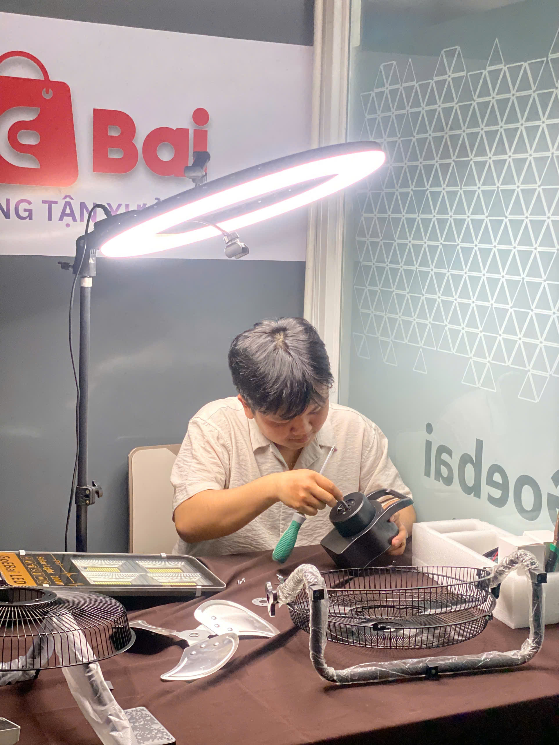 SỬA ĐÈN LED NĂNG LƯỢNG MẶT TRỜI – HƯỚNG DẪN TỪ GOEBAI LED