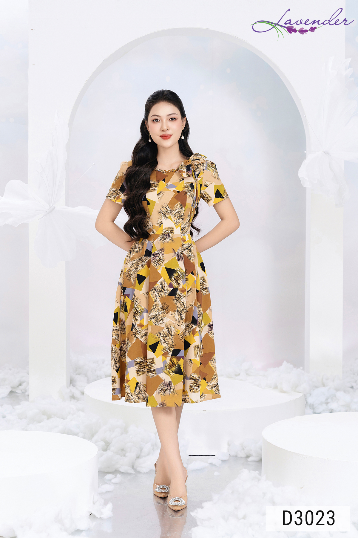 Đầm họa tiết hình vàng cổ tròn phối dây nơ D3023_thumbnail_3
