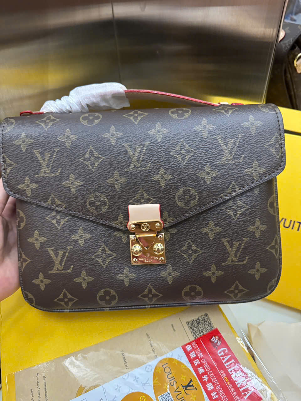 LV POCHETTE METIS new