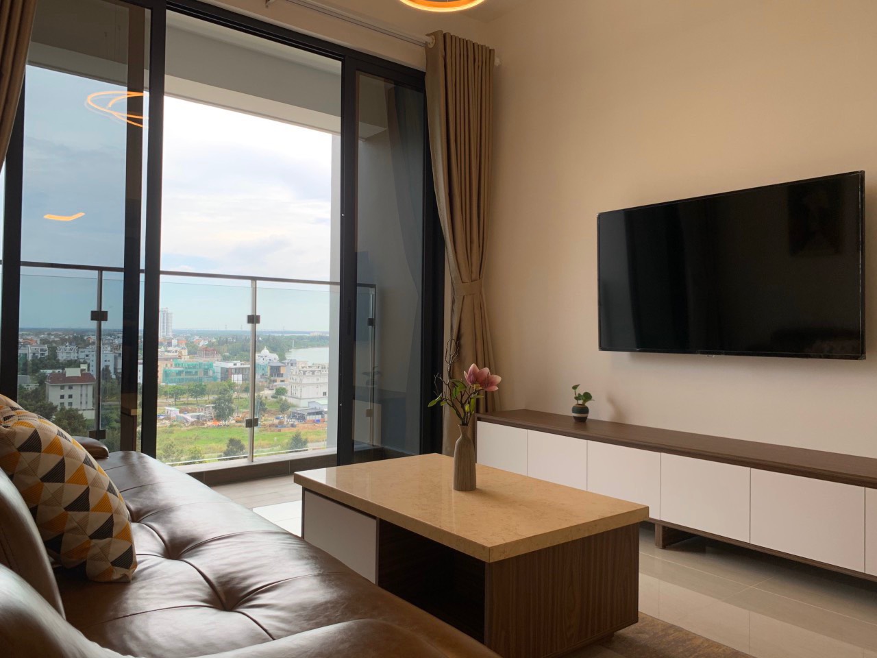 Cho thuê gấp căn 1 phòng ngủ One Verandah dt 55m2 giá 14tr/tháng