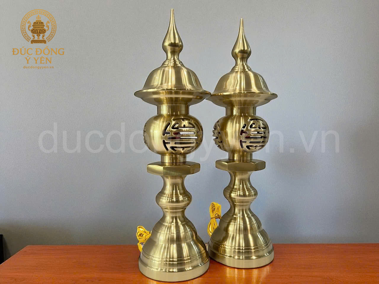 Đôi đèn thờ đúc đồng vàng cát tút cao 70cm _thumbnail_1