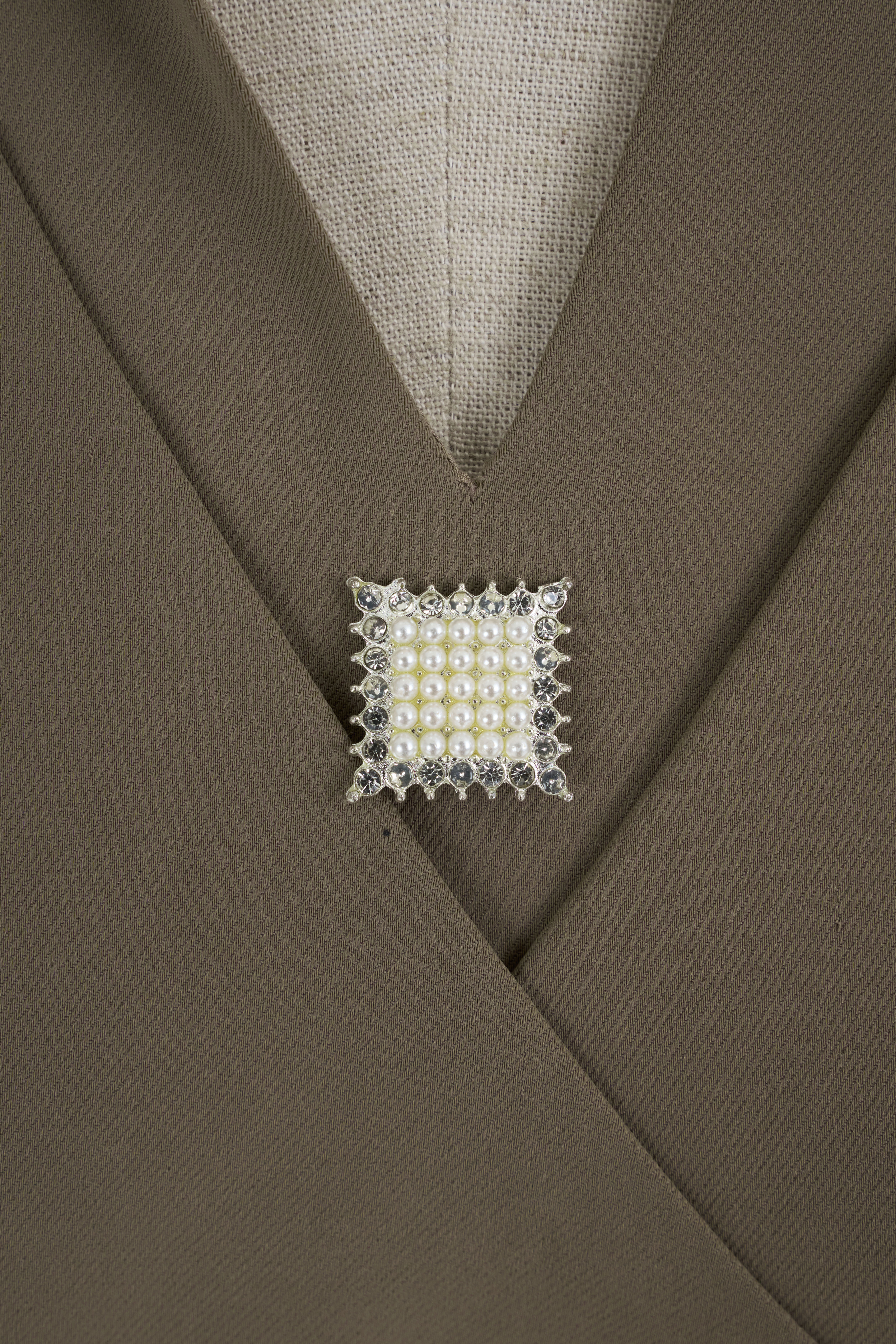 Đầm Bút Chì Suông Vạt Chéo Đính Đá_thumbnail_3