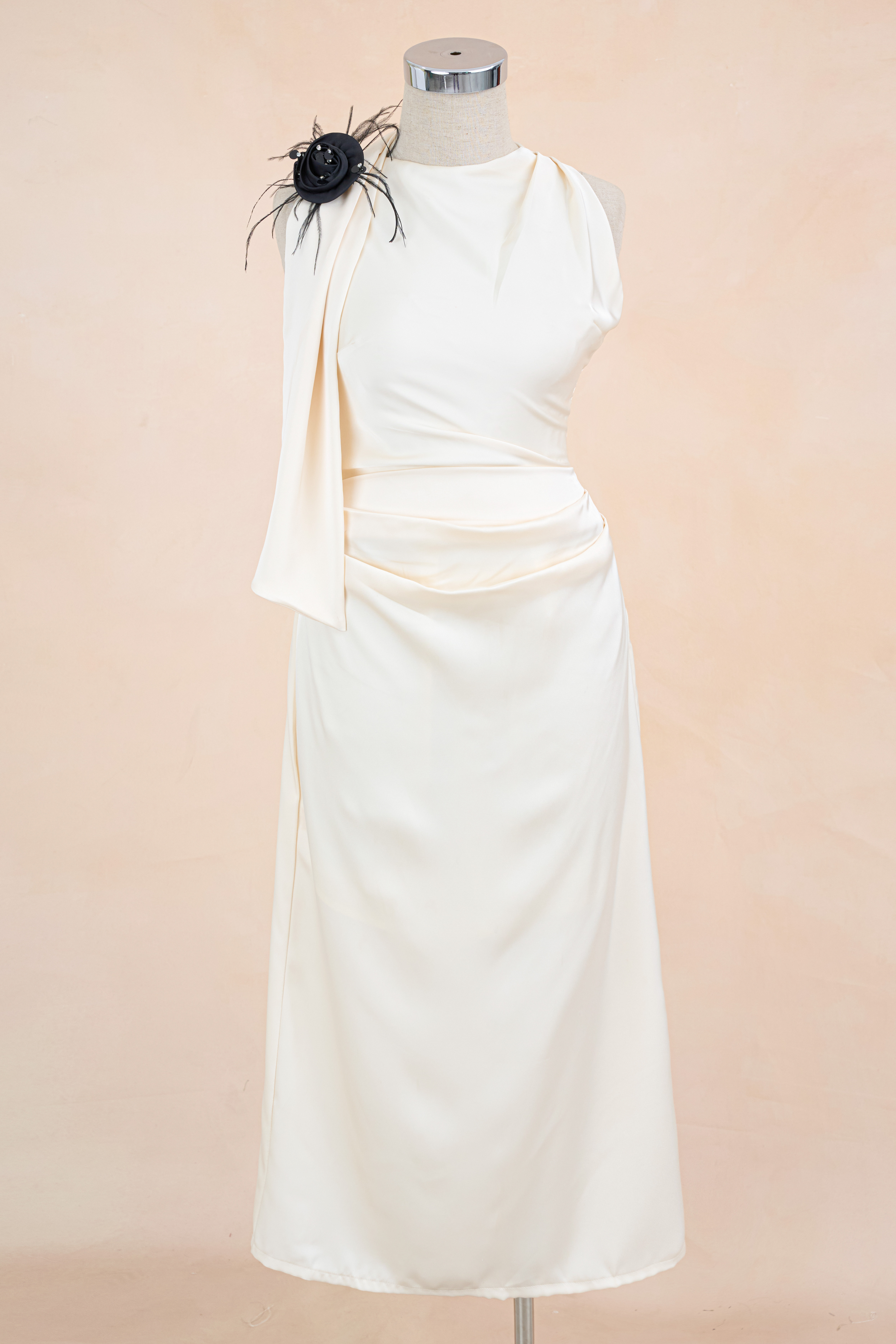 Đầm Suông Lụa Vạt Vai Tag Cài