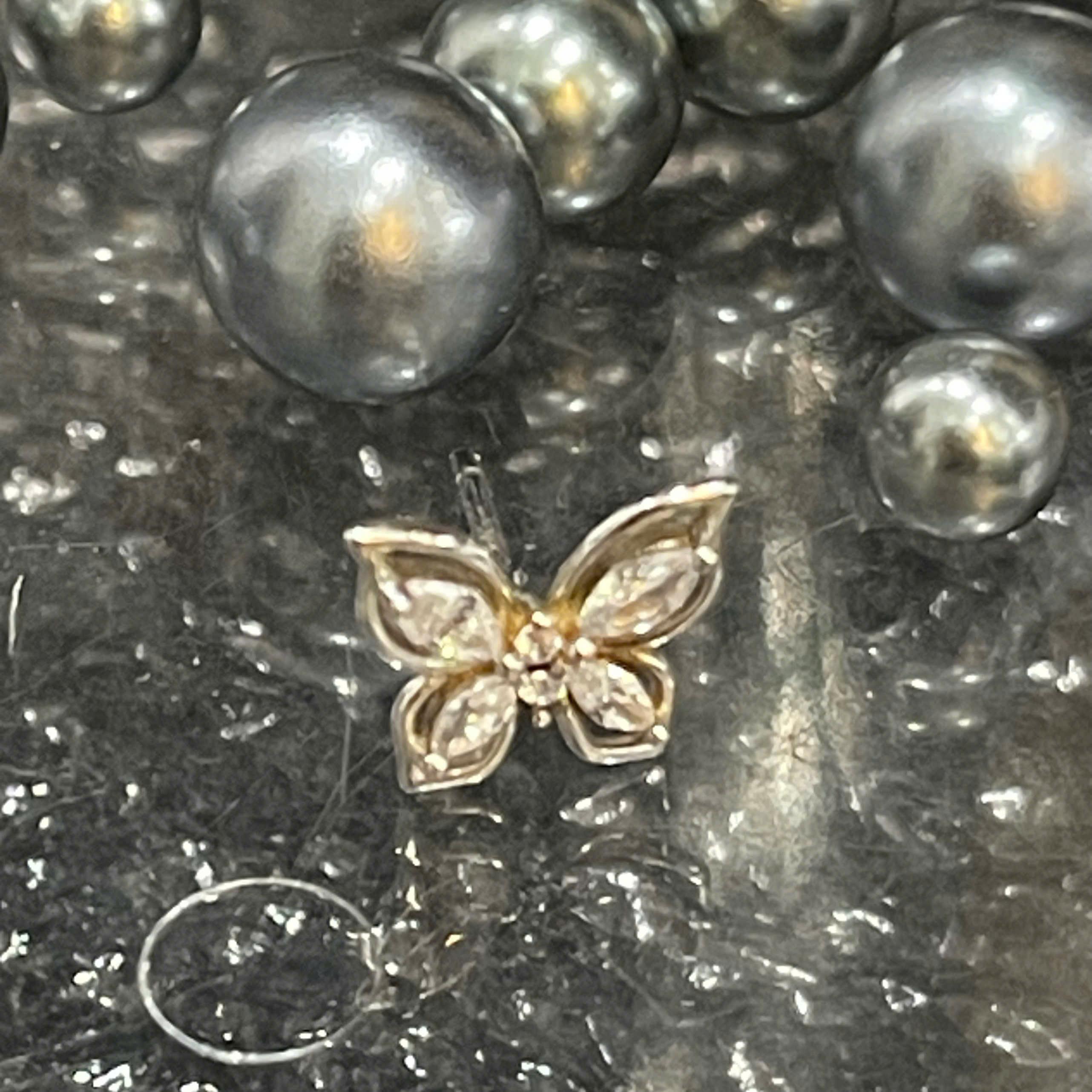 khuyên kiểu bạc con bướm kim cương trắng to bốn cánh viền xung quanh đẹp s1_thumbnail_1