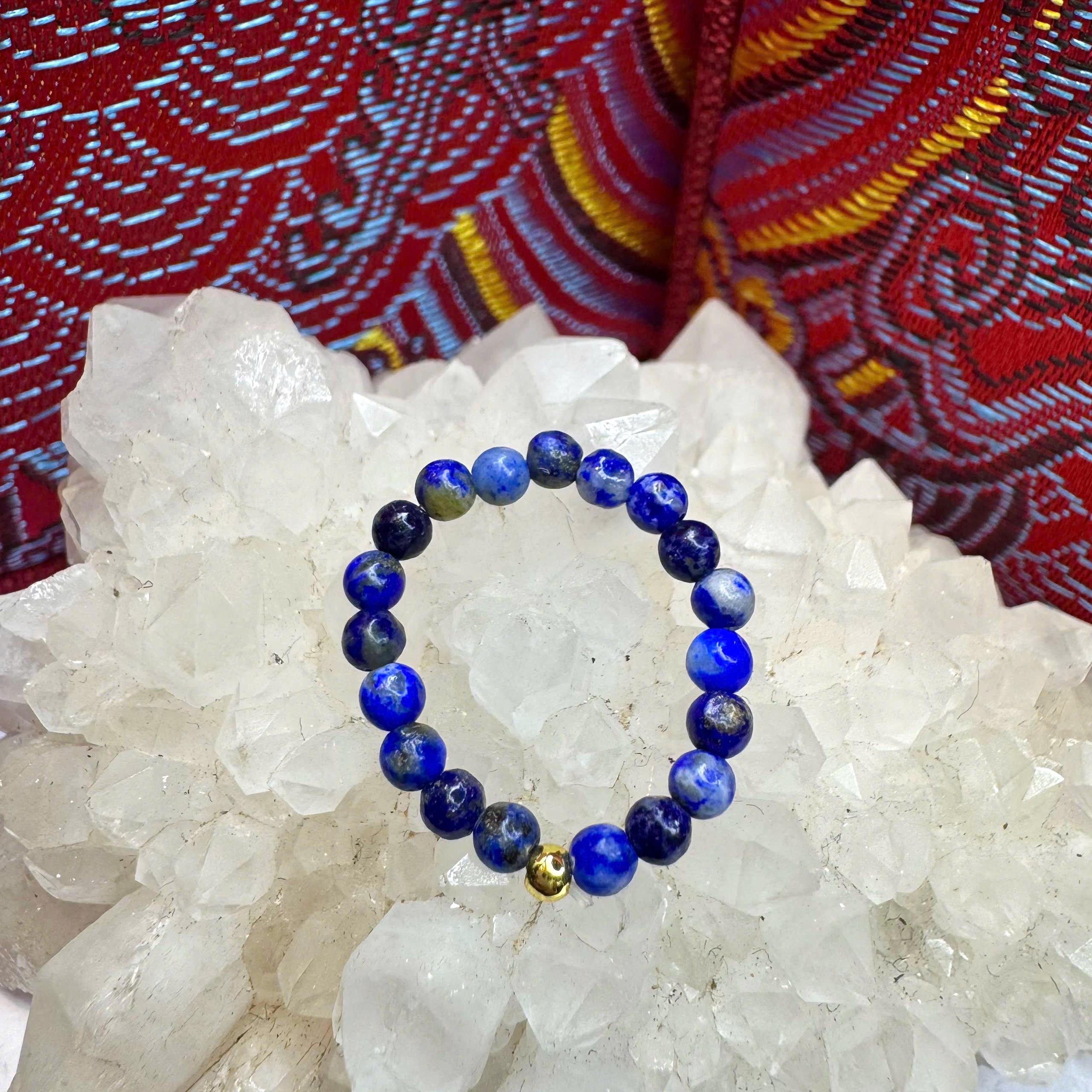 Nhẫn kiểu phong thỉu đá lapis lazuli.