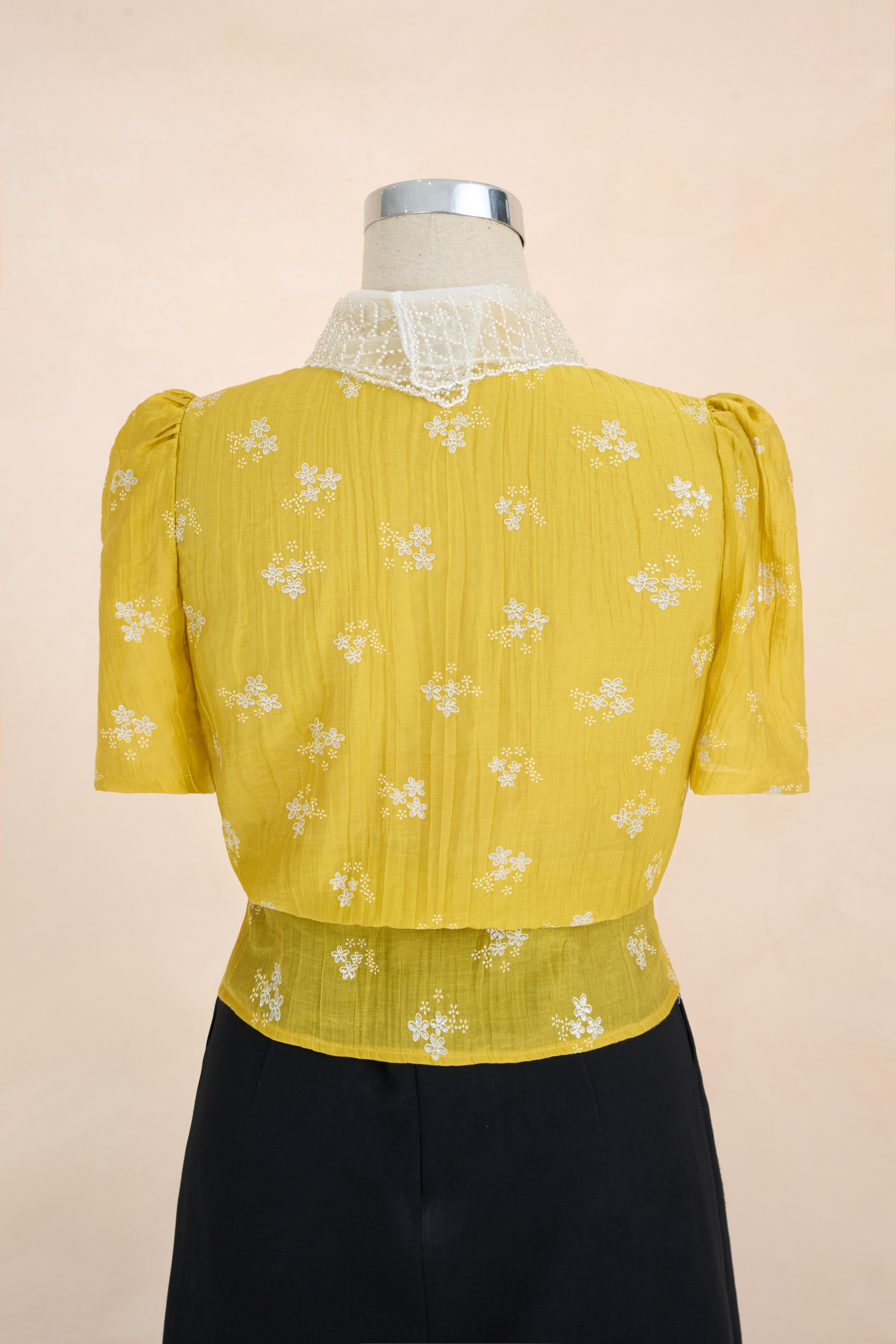 Sơ Mi PL Cổ Cườm Hoa Ngực