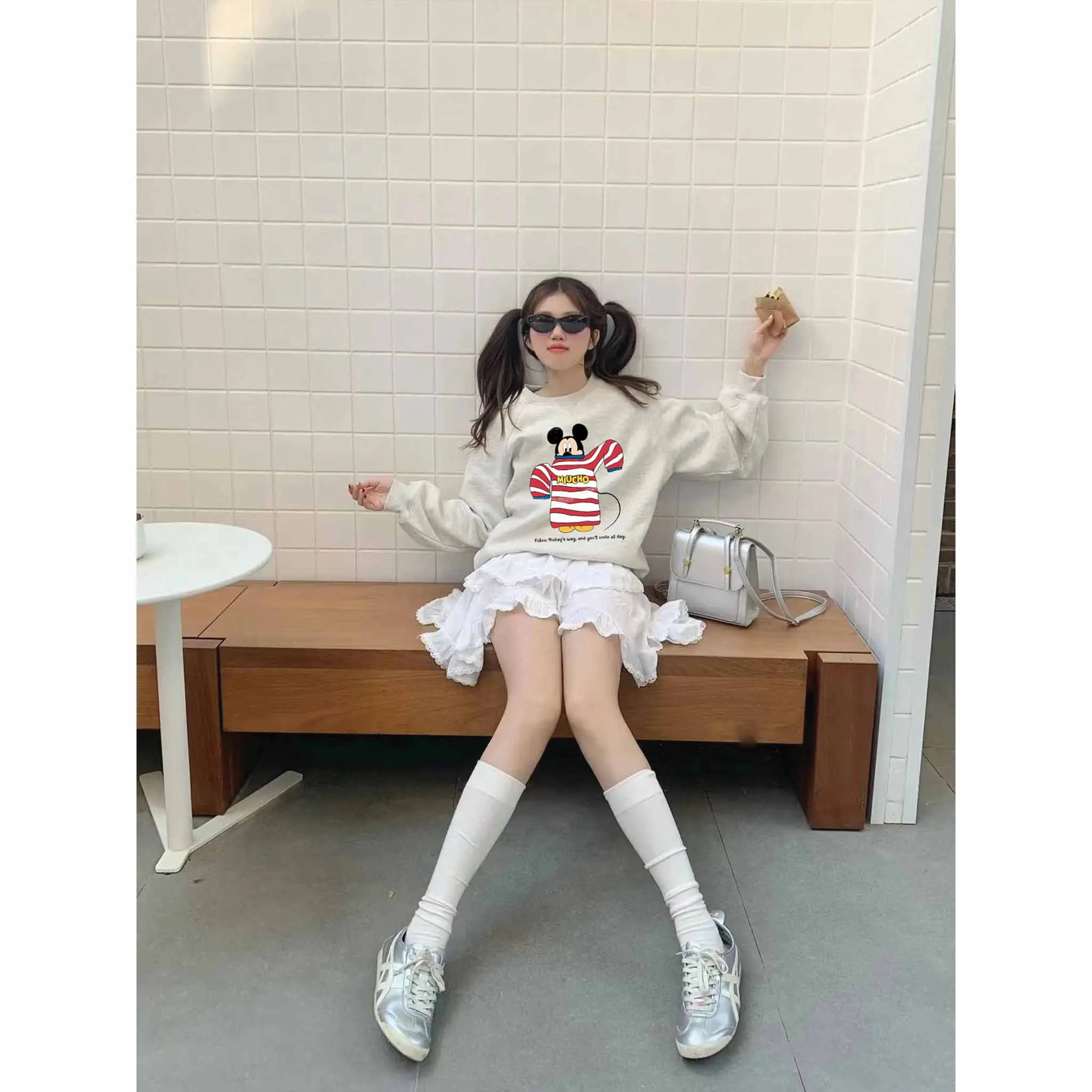 Áo sweater form boxy chuột mickey 2621 Miucho chất vải nỉ bông cáo cấp thoáng mát cổ tròn in mix_thumbnail_4