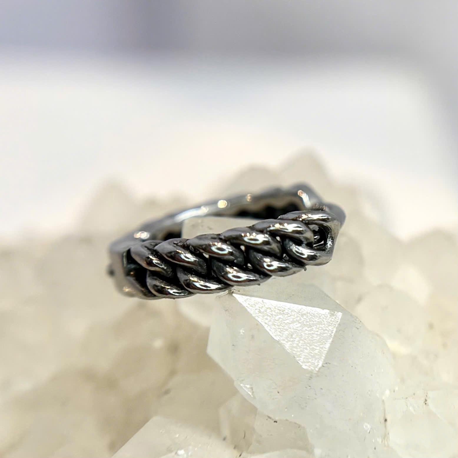 Khuyên vòng kiểu họa tiết chéo mỏng size 10