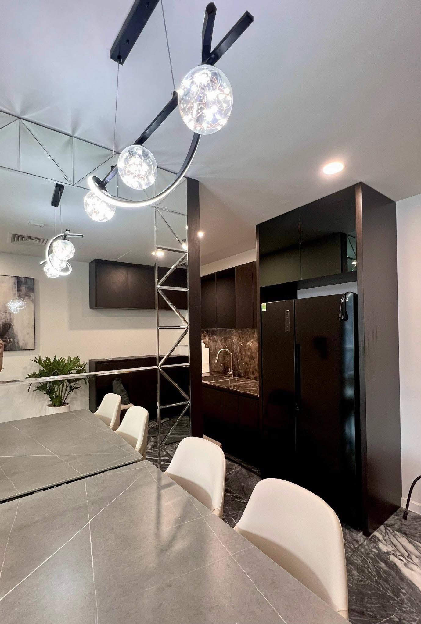 Bán căn hộ 𝟐𝐏𝐍 Toà West có Sân vườn_thumbnail_2