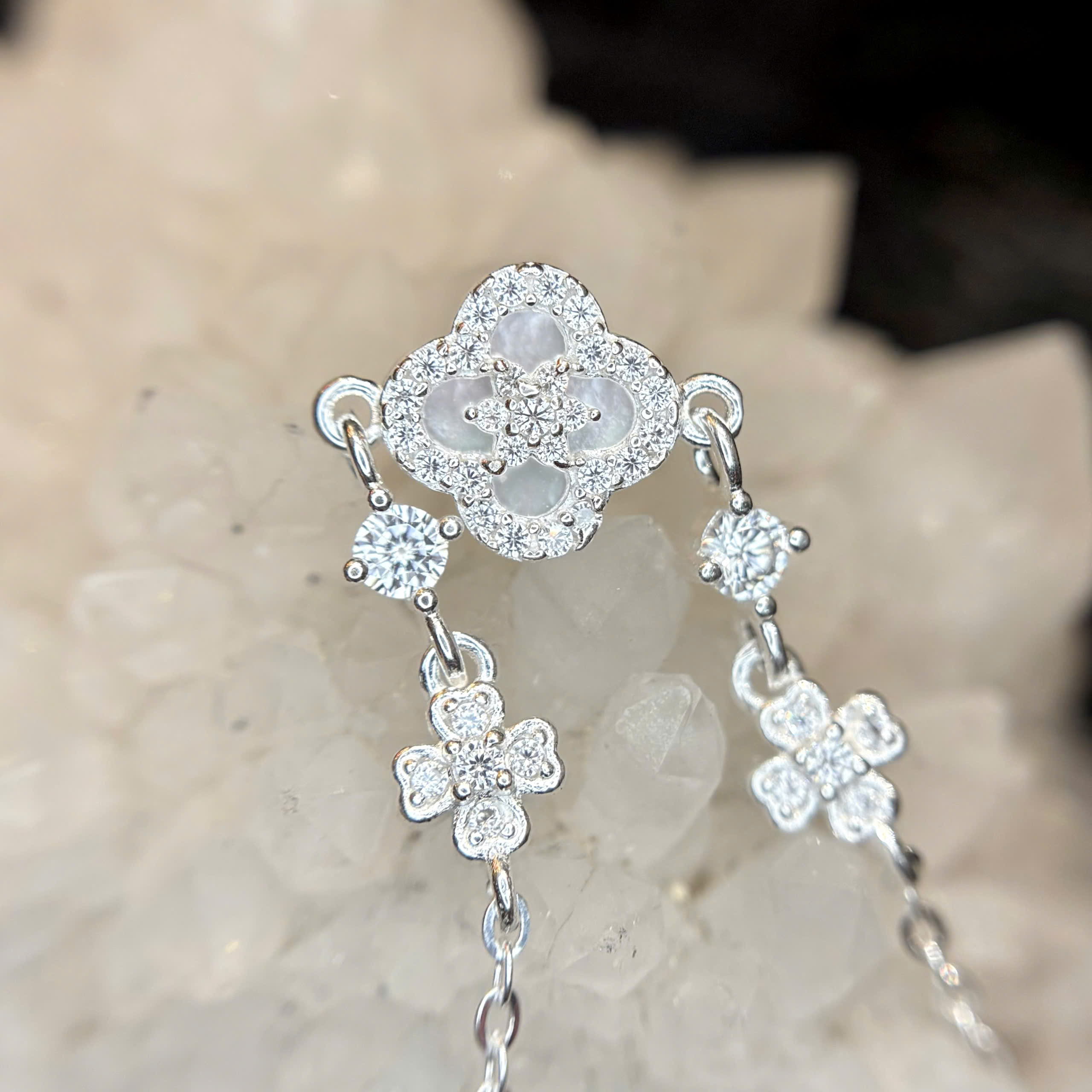 Vòng tay bạc xi kim Vancleef trắng