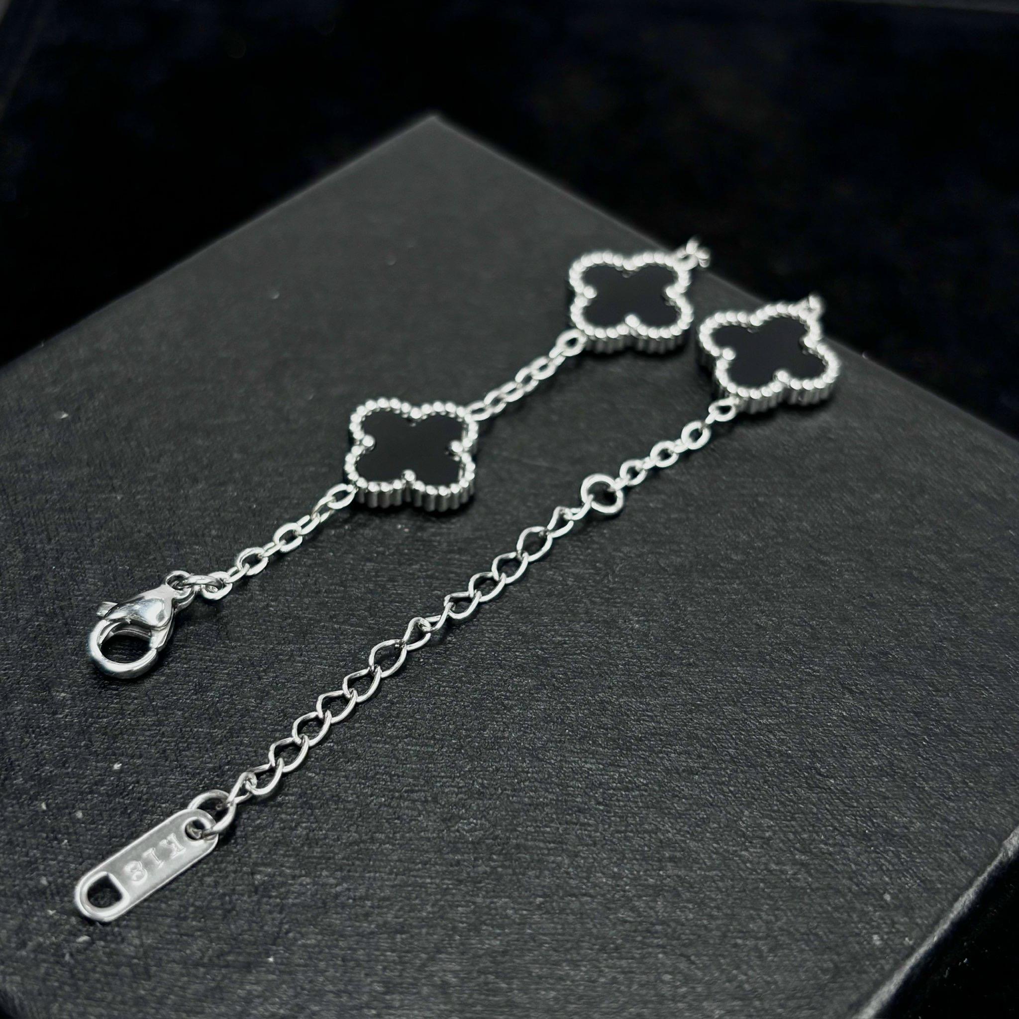 Vòng tay van cleef đen_thumbnail_3