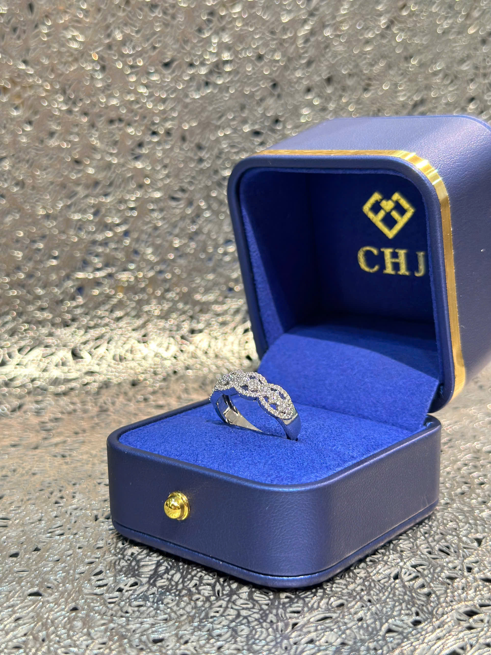 Nhẫn Kim Cương Kết 14K – 97 Viên Tấm Lấp Lánh_thumbnail_3