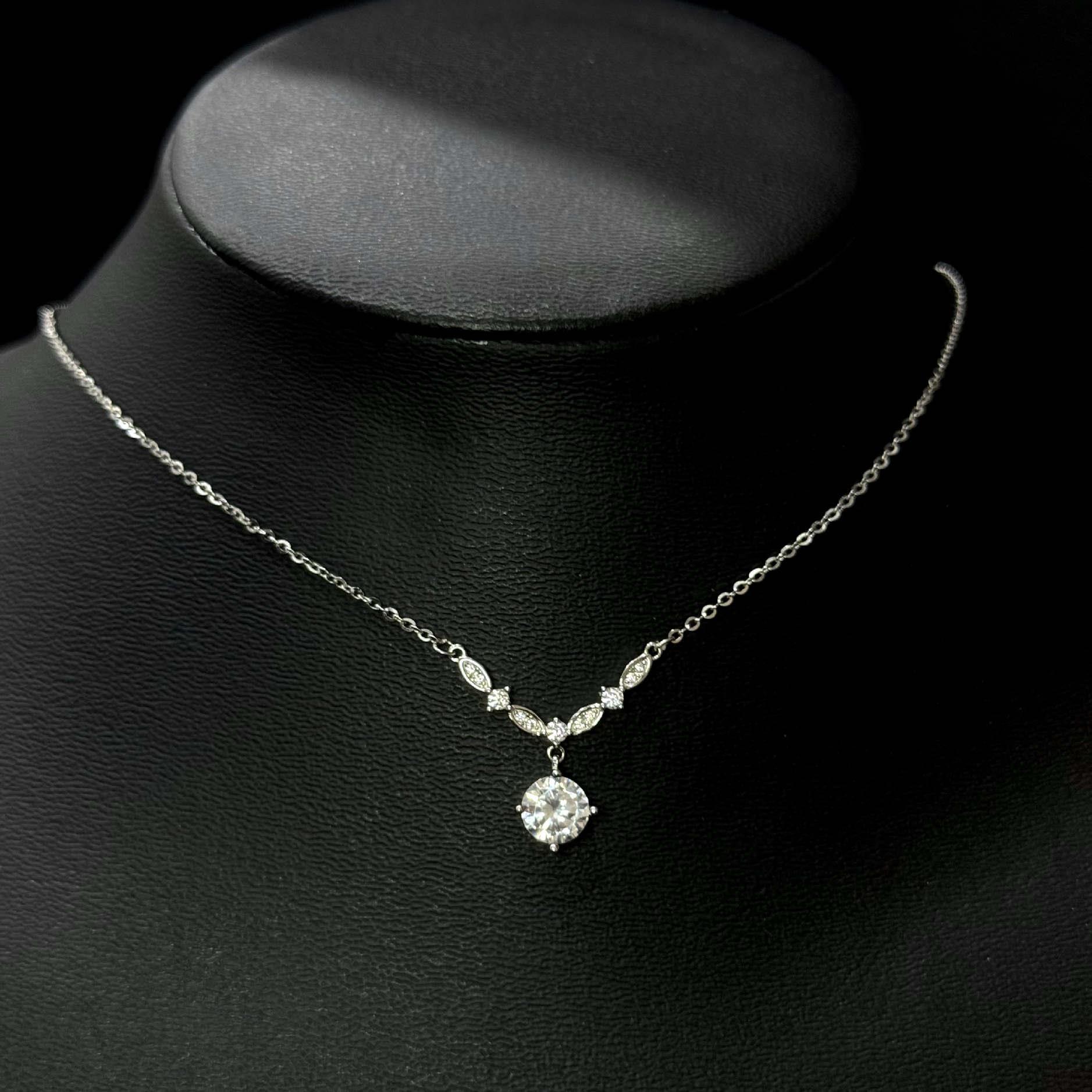 vòng cổ bạc 925 si vàng trắng dải ba kim cương xen kẽ rơi kim cương to nước sáng 