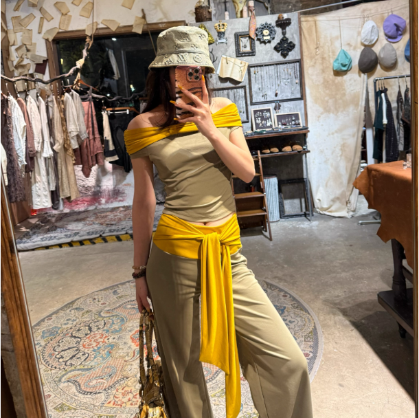 Set áo quần off-shoulder phối thắt eo vàng cá tính_thumbnail_3