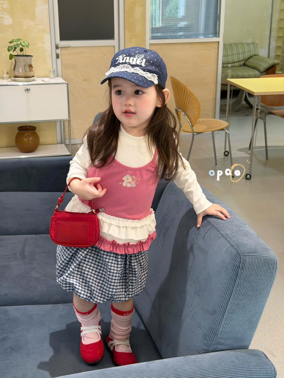 (E110) Áo thun trắng viền bèo mix 2 dây hồng hãng Opao