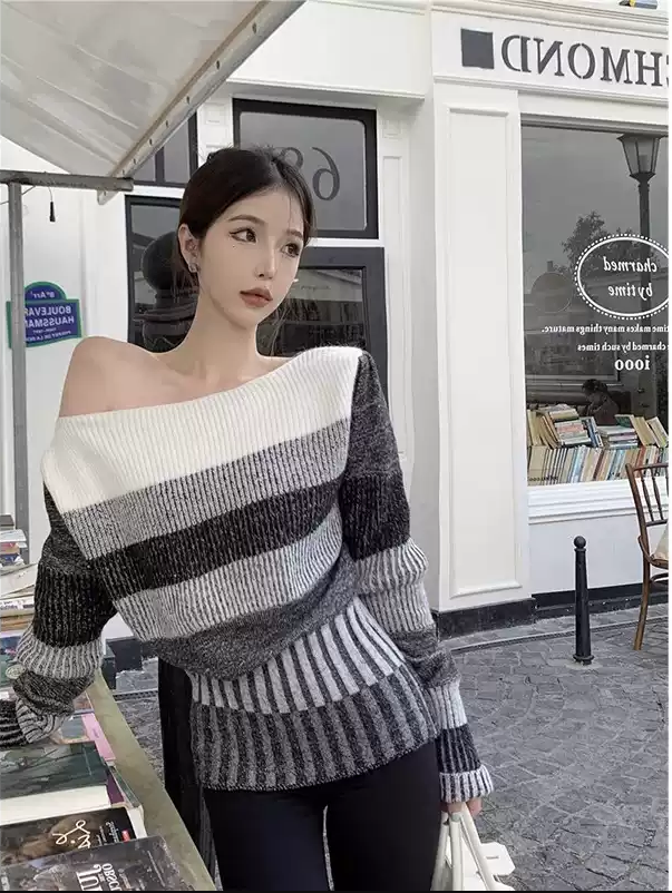Áo len trễ vai kẻ sọc xám trắng – Phong cách thời thượng