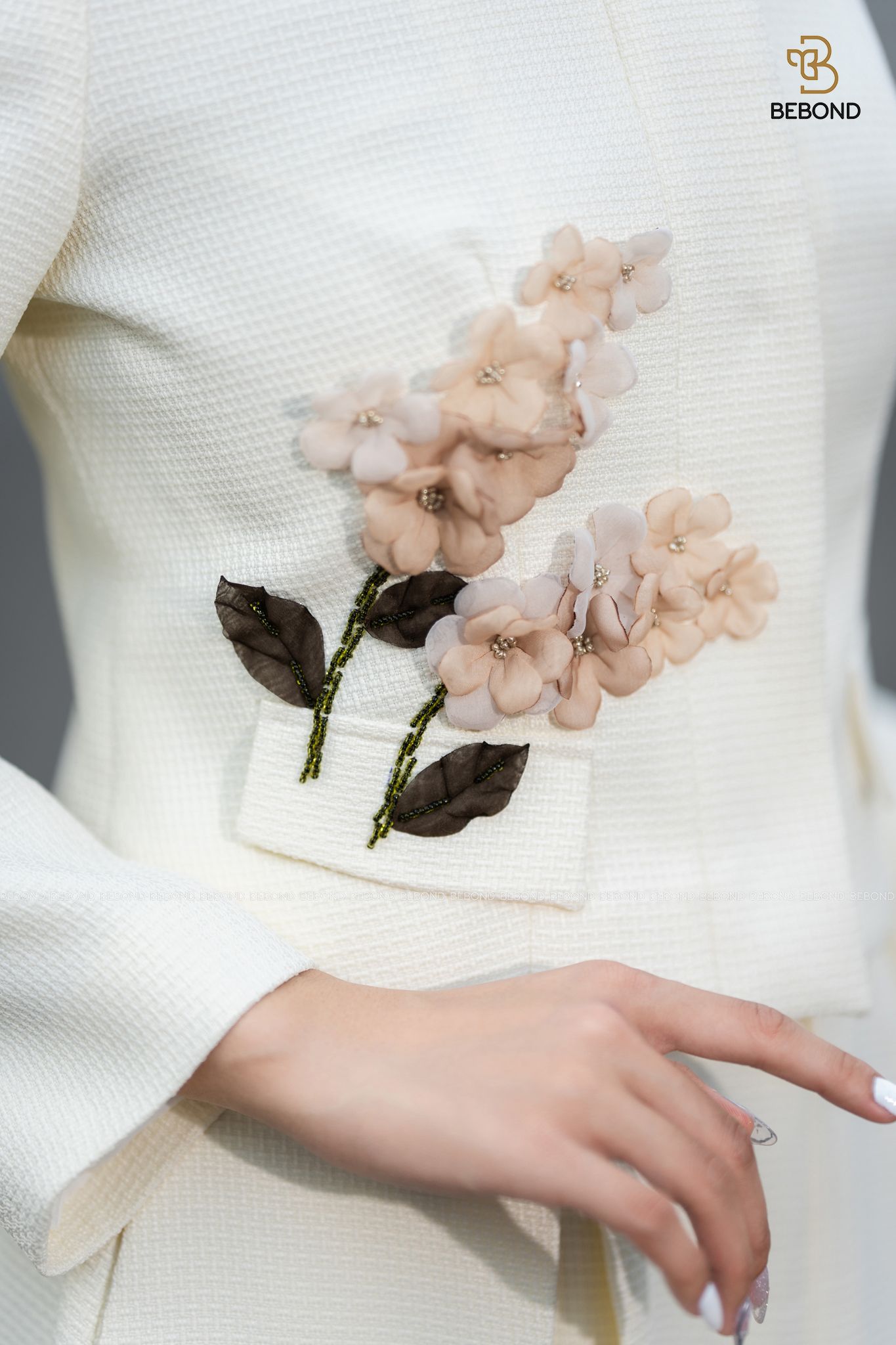 SET VEST ĐÍNH HOA MÀU TRẮNG- DARRY SET_thumbnail_5