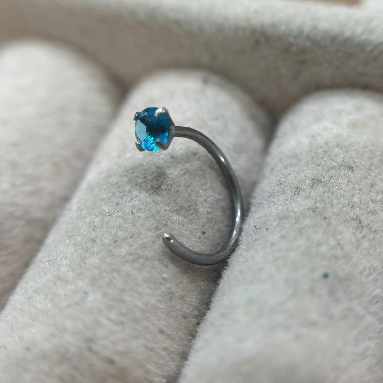 Vòng bẻ kim cương xanh biển nhạt chấu dành cho mũi._thumbnail_2