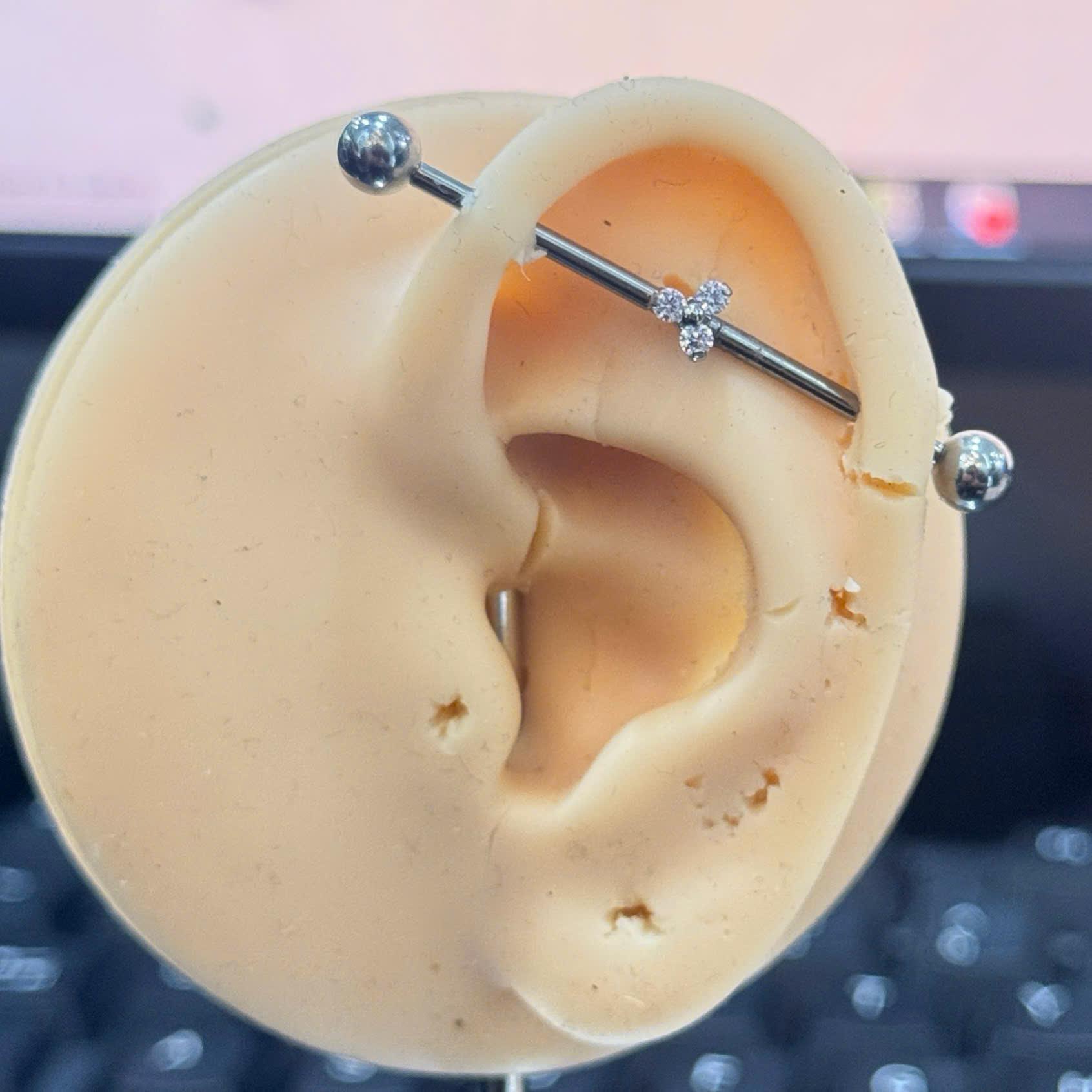 industrial titan charm ba kim cương trắng dài 38 bi 5_thumbnail_3