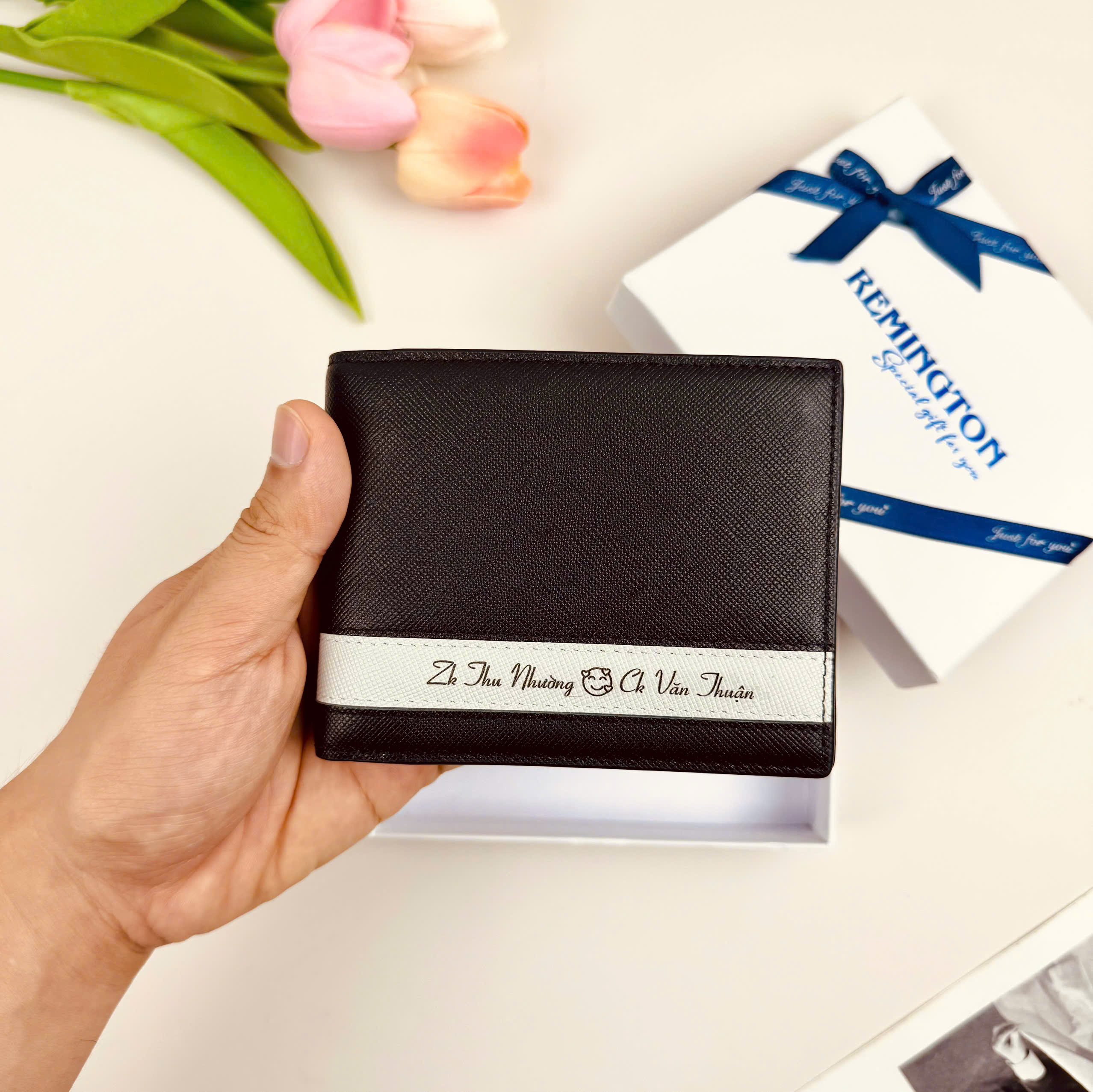 [ Fullbox đã gói quà ] Ví nam khắc tên theo yêu cầu Remington - Cosmos ngang fullbox miễn phí in 3 ảnh và tặng kèm hộp, túi giấy làm quà tặng_thumbnail_6