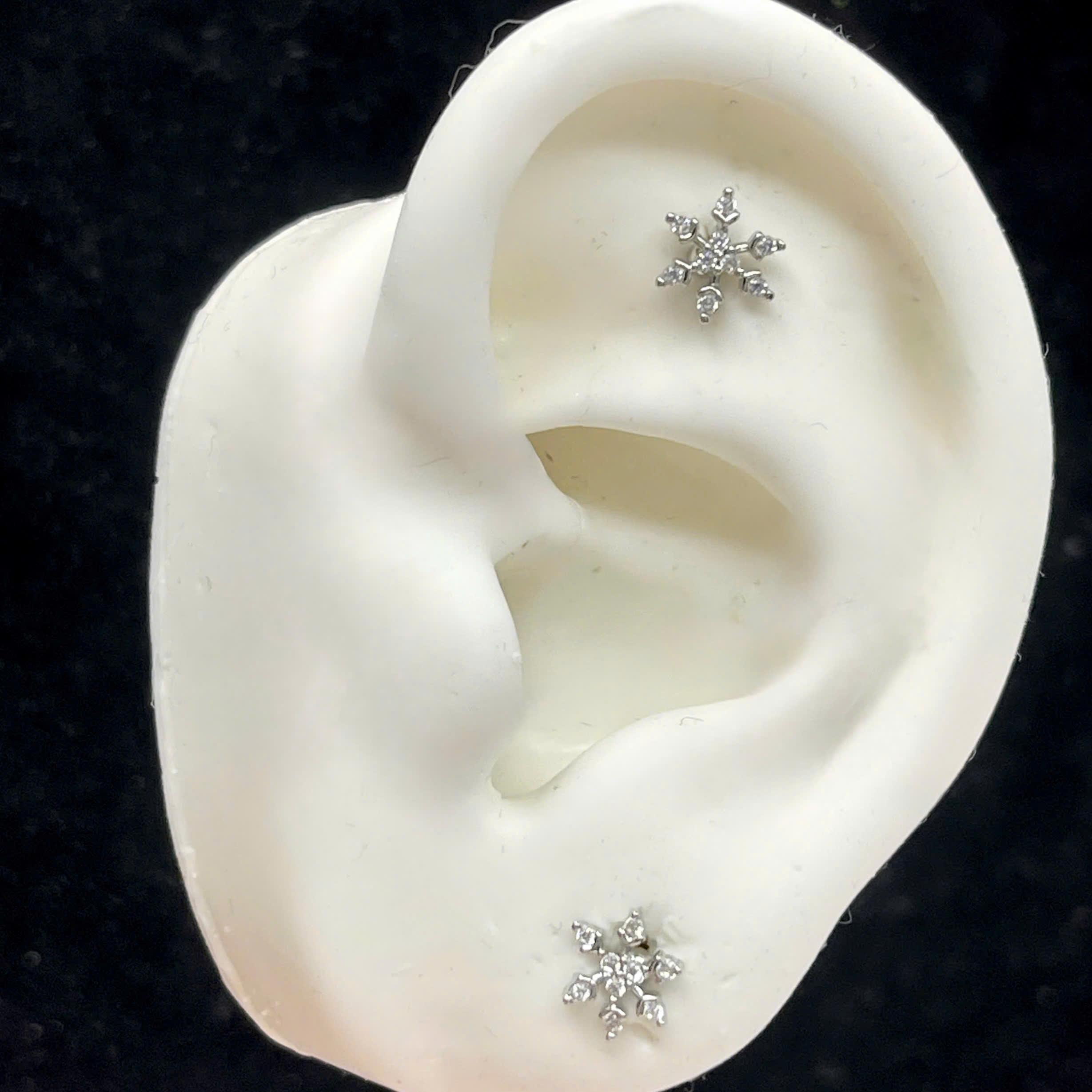 Khuyên kiểu bông tuyết 3 đá giữa dẹt_thumbnail_3