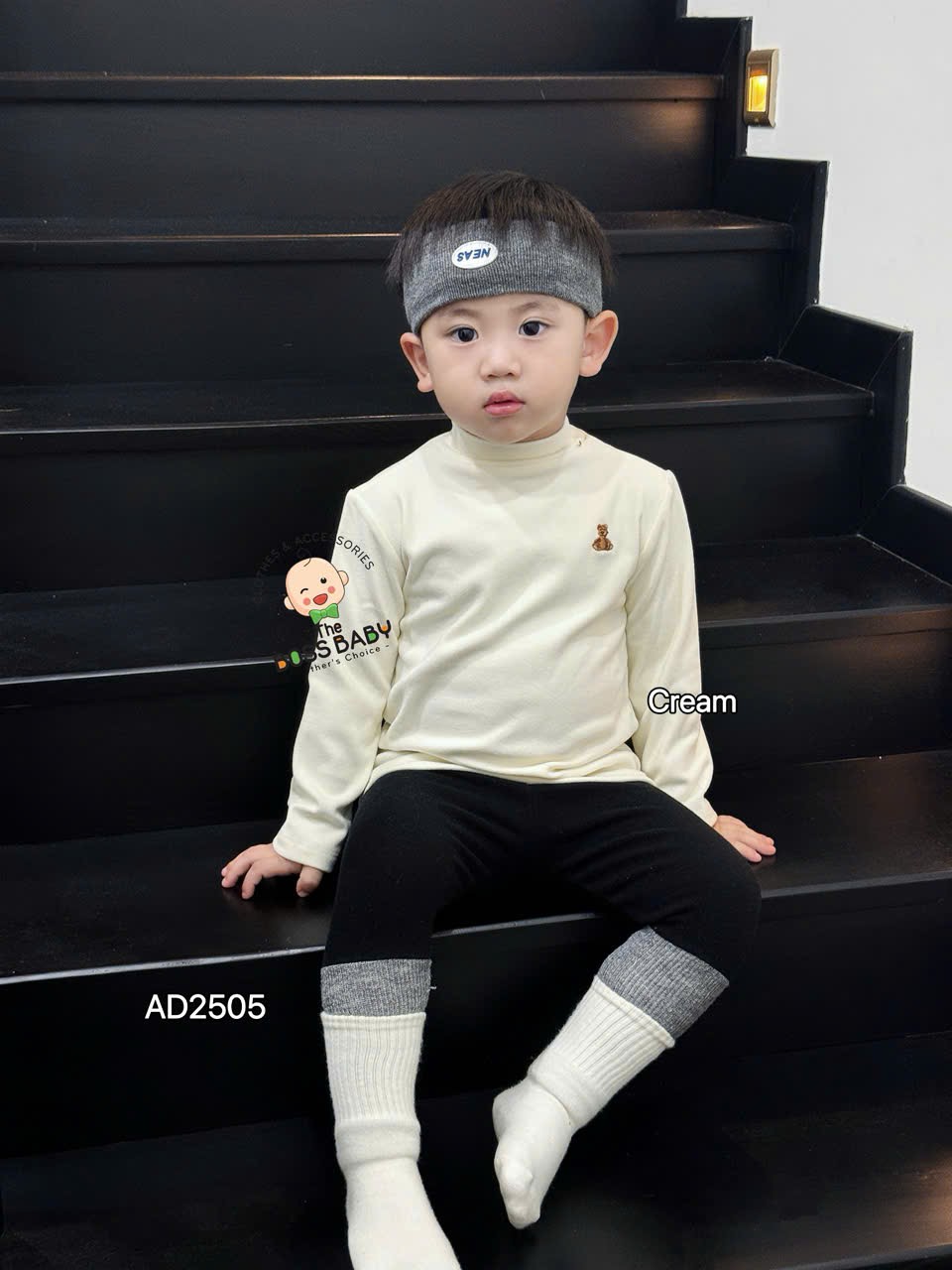 Áo nỉ ép bông giữ nhiệt cao cổ trơn thêu gấu_thumbnail_3