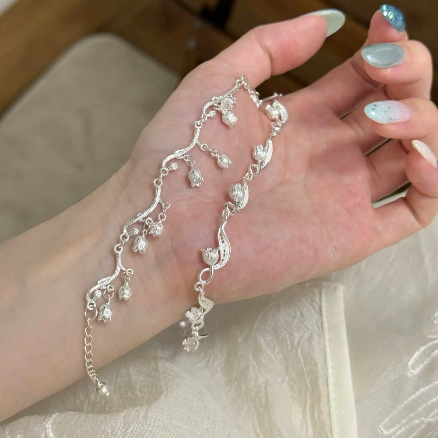 LT628 - Lắc tay hoa lá linh lan cách điệu_thumbnail_1