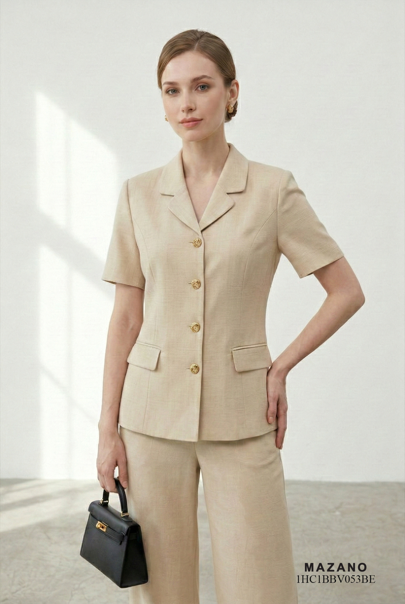 Bộ vest áo và quần vải linen màu be cổ vest cách điệu tay ngắn thiết kế MAZANO