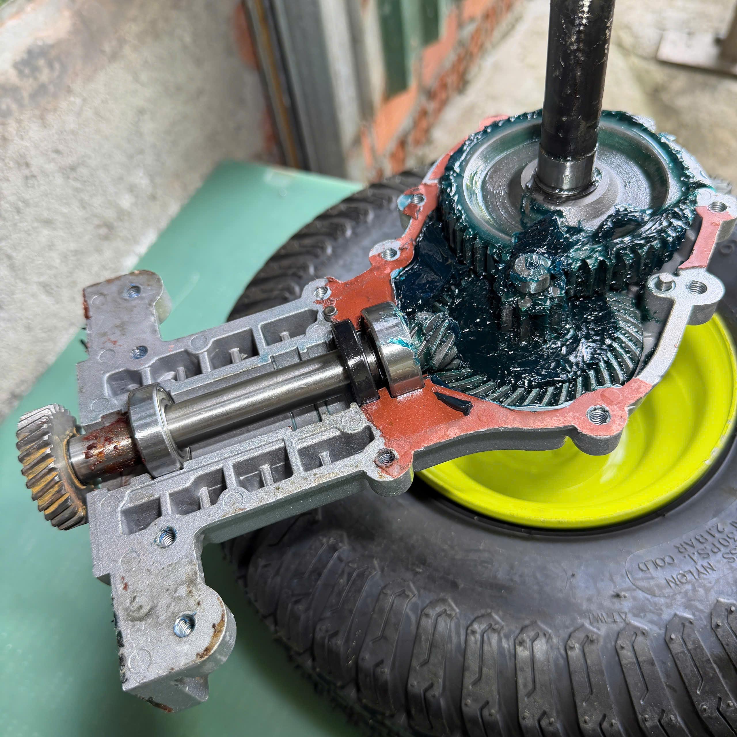 Bộ hộ số giảm tốc đổi góc nhông kim loại máy xới đất nống nghiệp_thumbnail_2