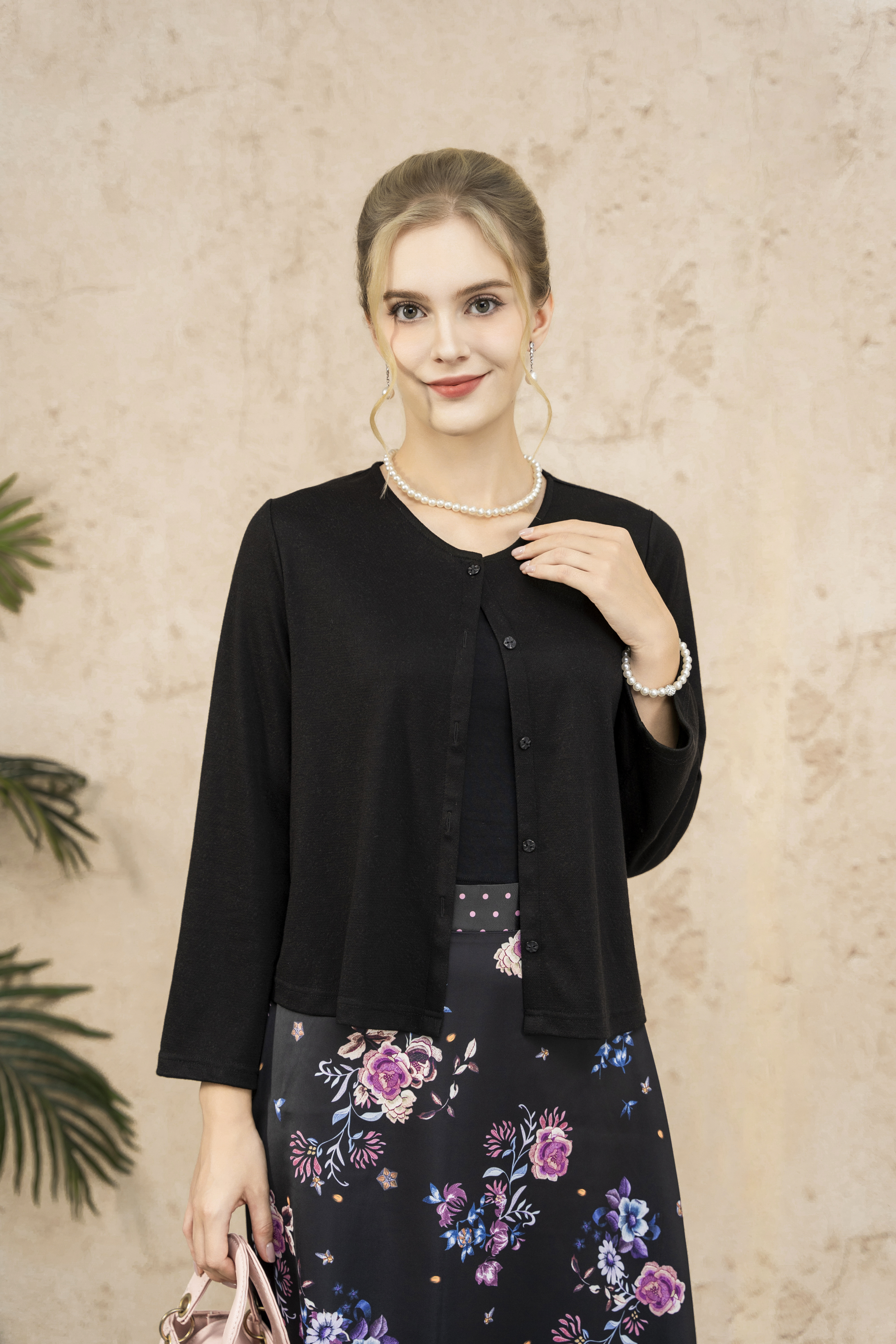 Áo cadigan cổ tròn cài khuy tay dài đến mắt cá