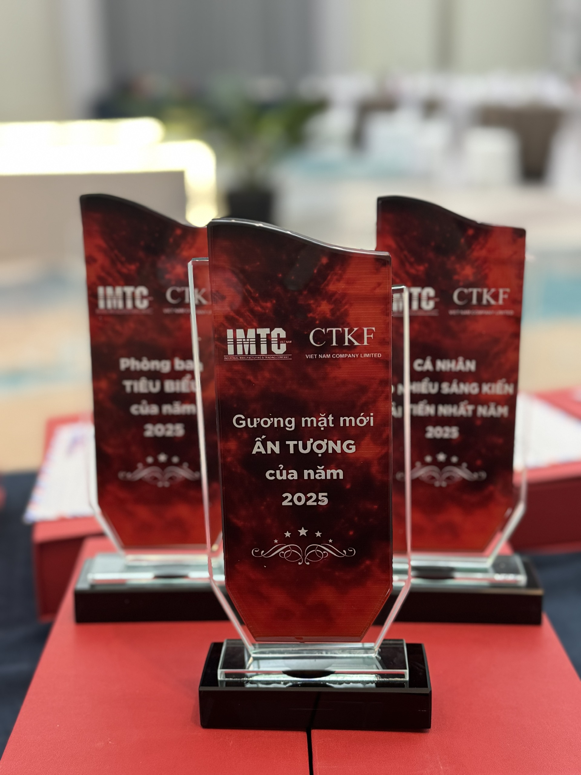 Cúp vinh danh pha lê 2 lớp_thumbnail_3