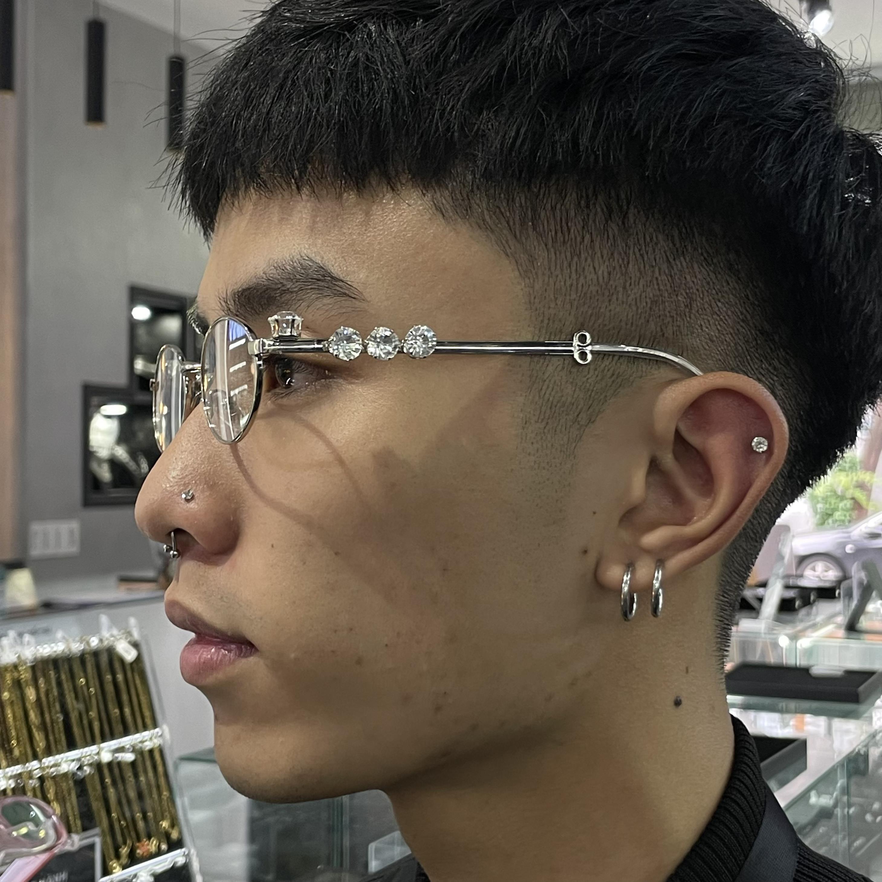 kính mắt gọng thép tròng oval đính kim cương cổ điển_thumbnail_3