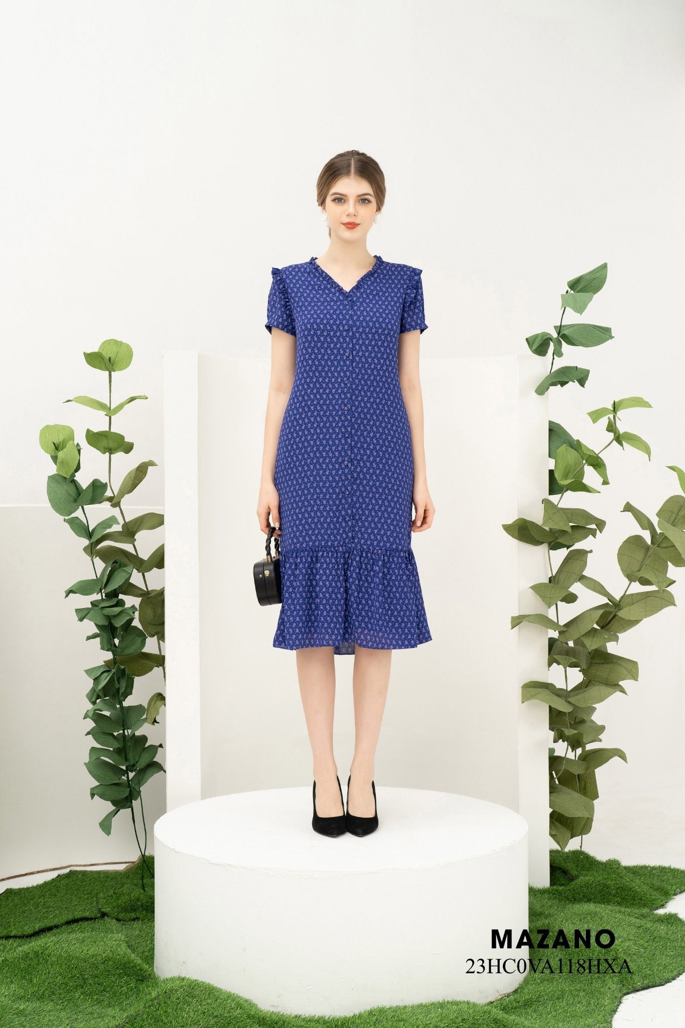 Đầm xanh suông dài cổ V phối bèo