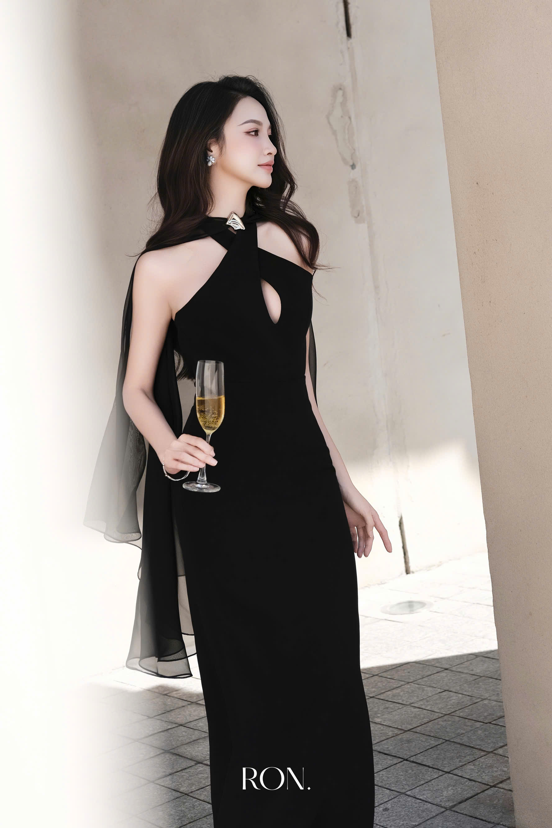 Váy cổ yếm chéo_thumbnail_2