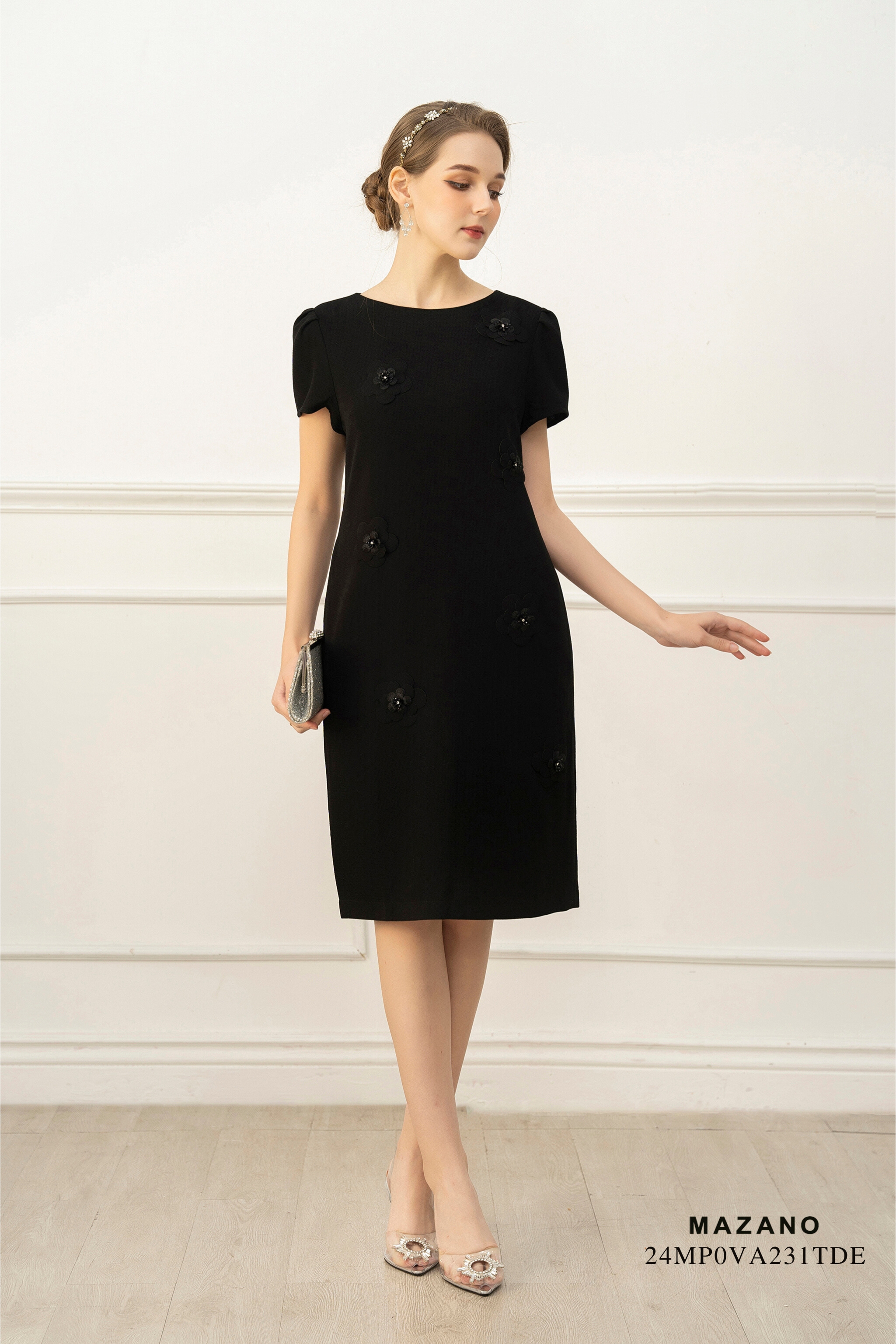 Váy Đầm suông Vải Thô  trang trí đính hoa cắt laze Cổ tròn đính đá Dài tới bắp chân - Hàng Tái đổi mã 24HP0VA001TDE TÁI