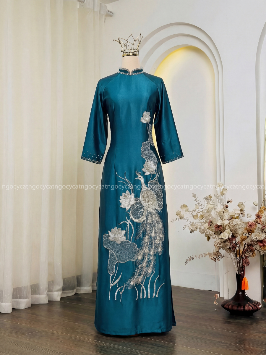Áo Dài Bà Sui Màu Xanh Cổ Vịt Thêu Hoa Sen Công