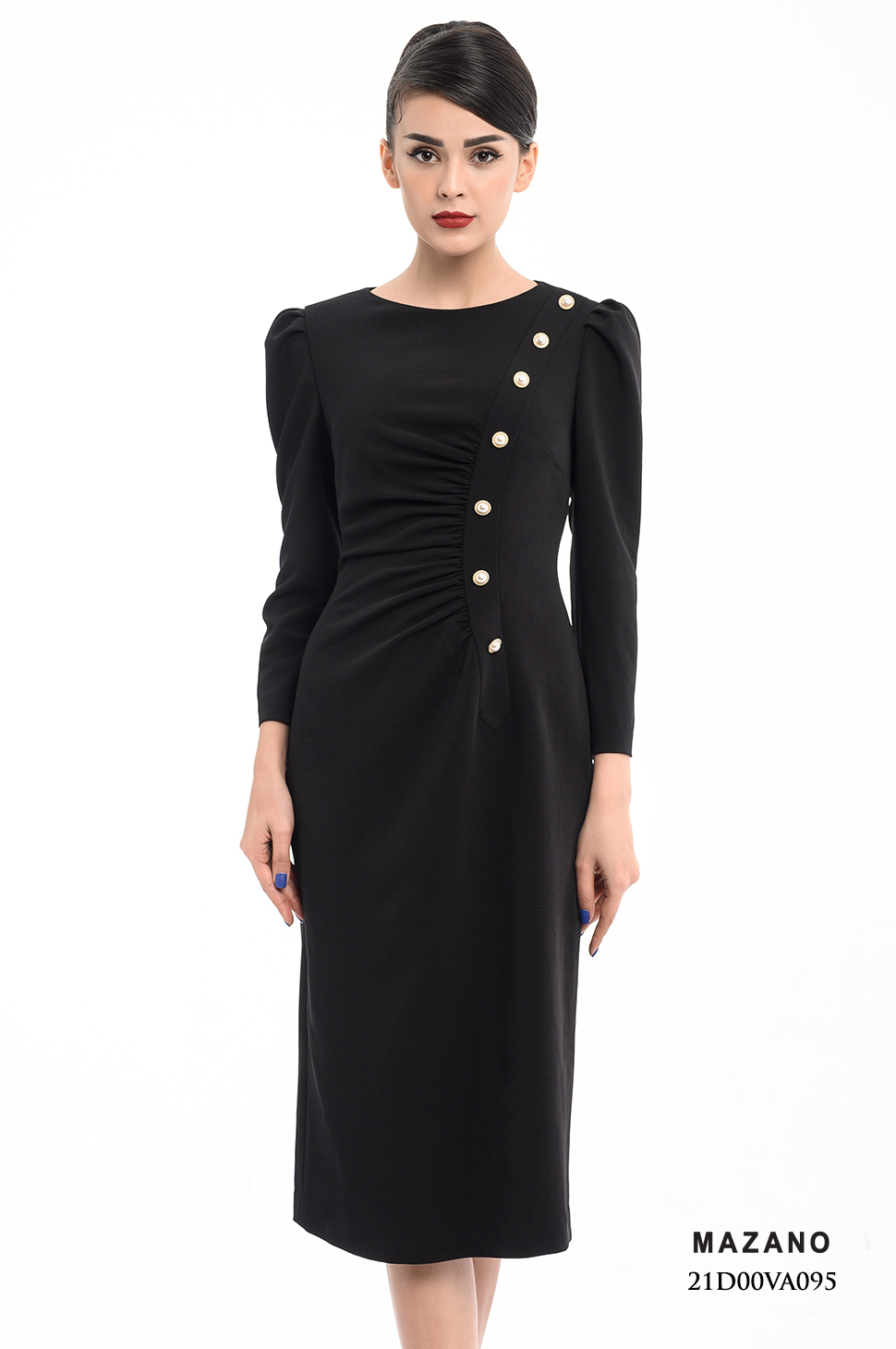 Đầm đen dáng ôm dài xếp ly eo đính trang trí thủ công