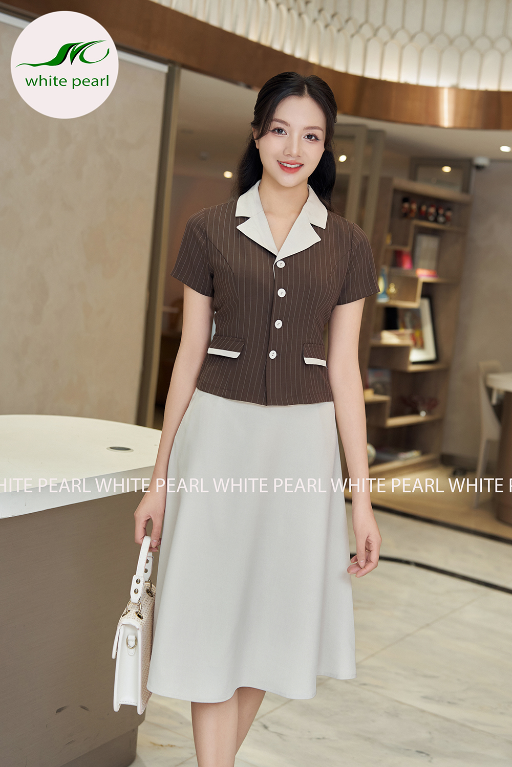Bộ ký giả cổ K vải xước hàn kết hợp chân váy xòe màu da thời trang công sở cao cấp White Pearl_thumbnail_8