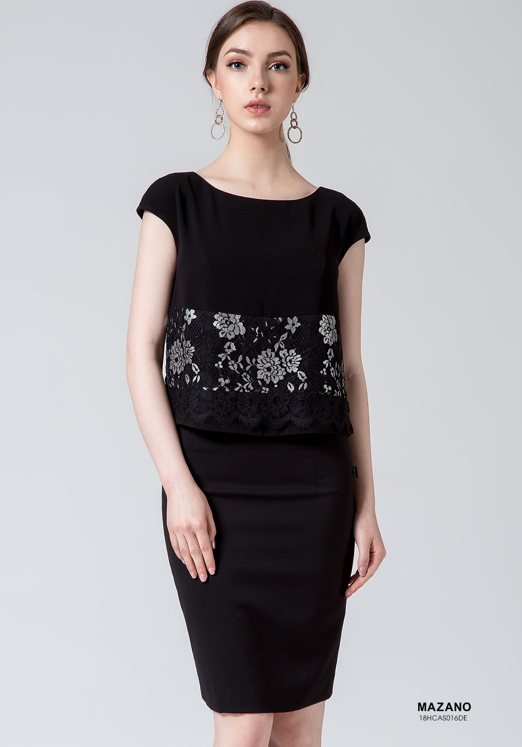 Áo croptop đen phối ren