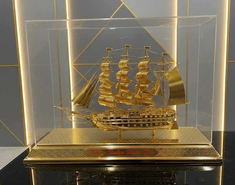 Quà tặng  Thuyền mô hình thuận buồm xuôi gió mạ vàng 24k KT 50CM X 34 CM_thumbnail_0