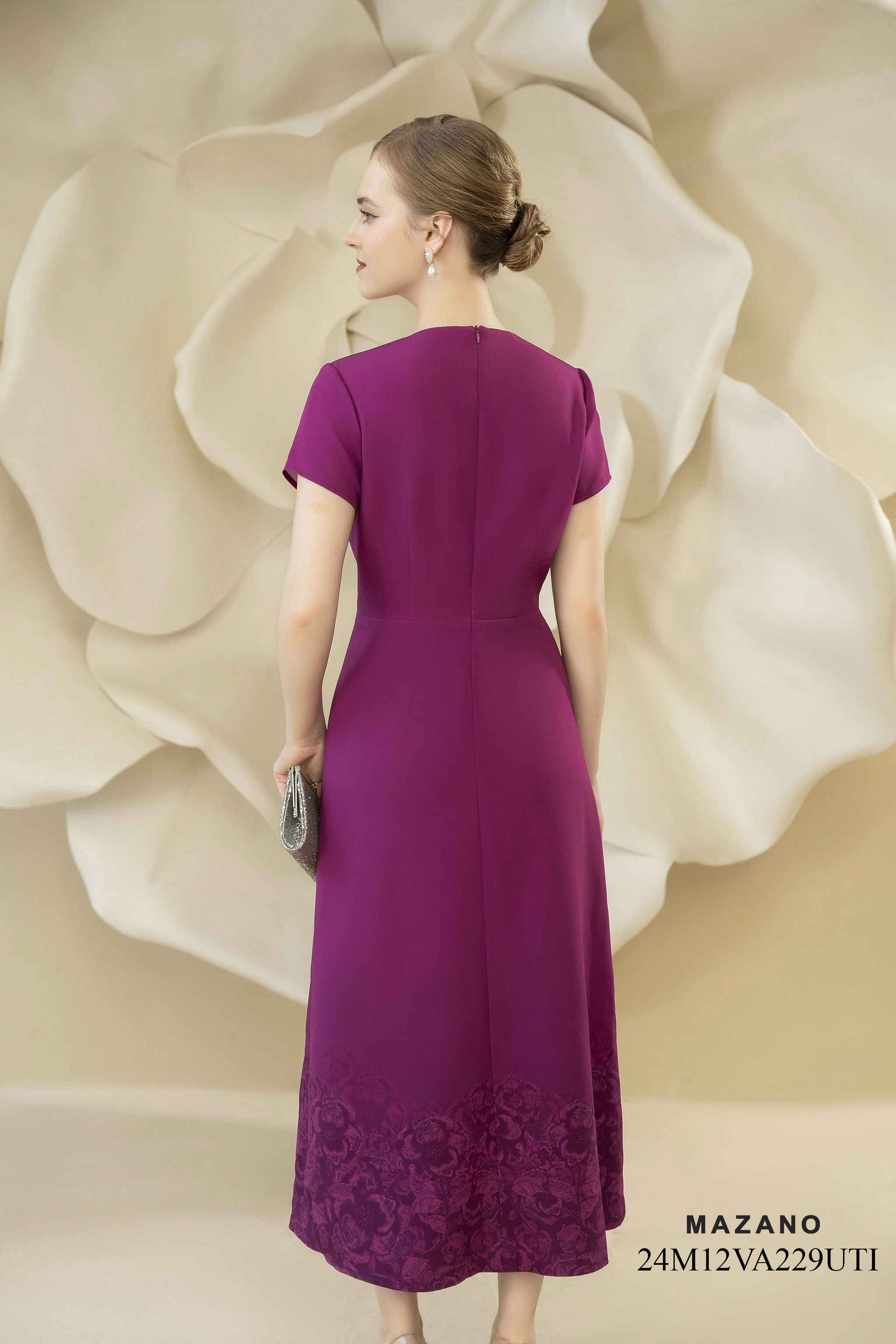 Váy Đầm Ôm Vải thô chun Hoạ tiết hoa cách điệu Cổ tròn Đính đá Dài đến mắt cá chân_thumbnail_4