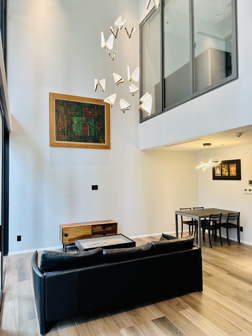 Cho thuê căn 3 phòng ngủ duplex nội thất y hình, giá tốt.