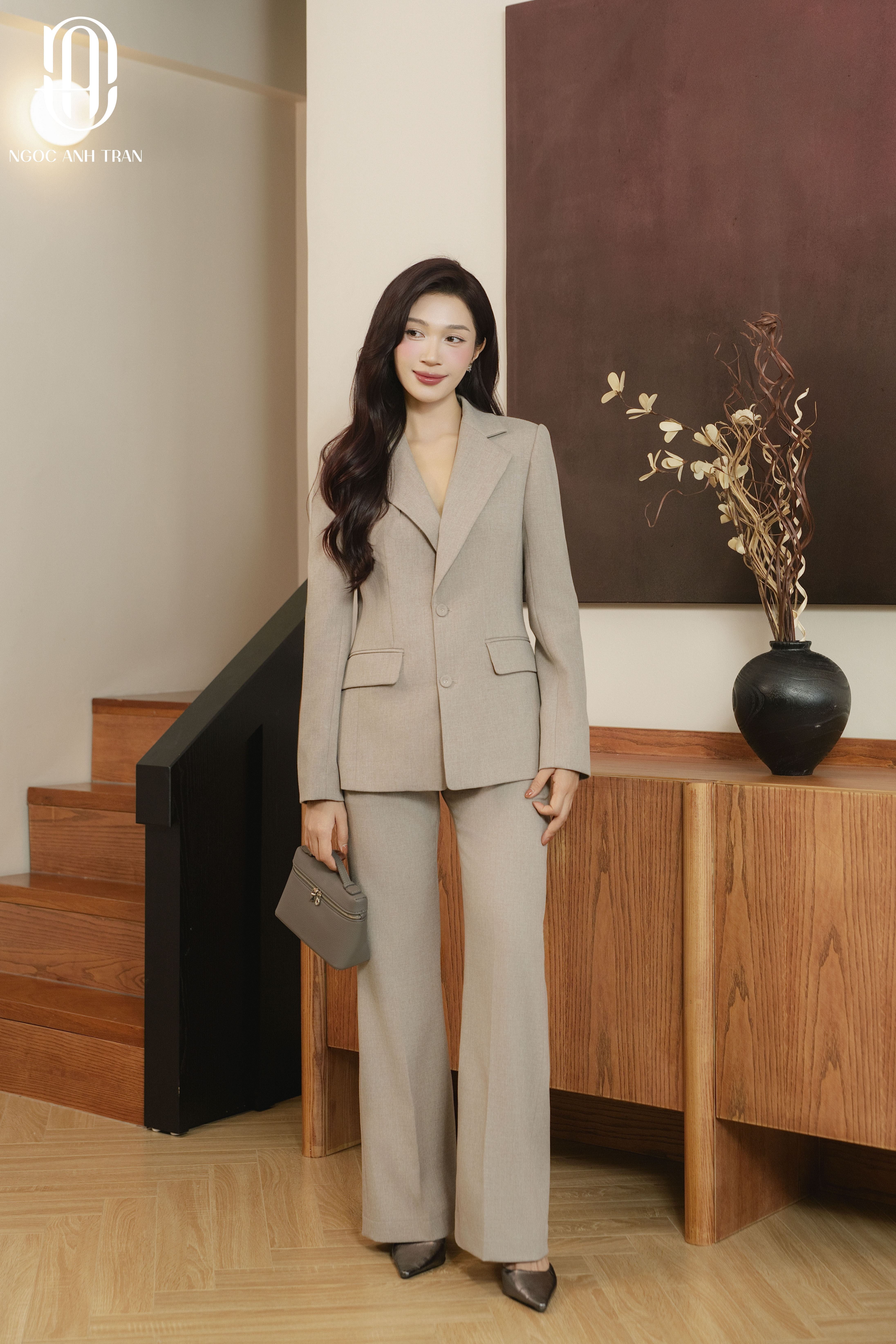 V074 - Set áo vest dài tay phối quần loe nâu be