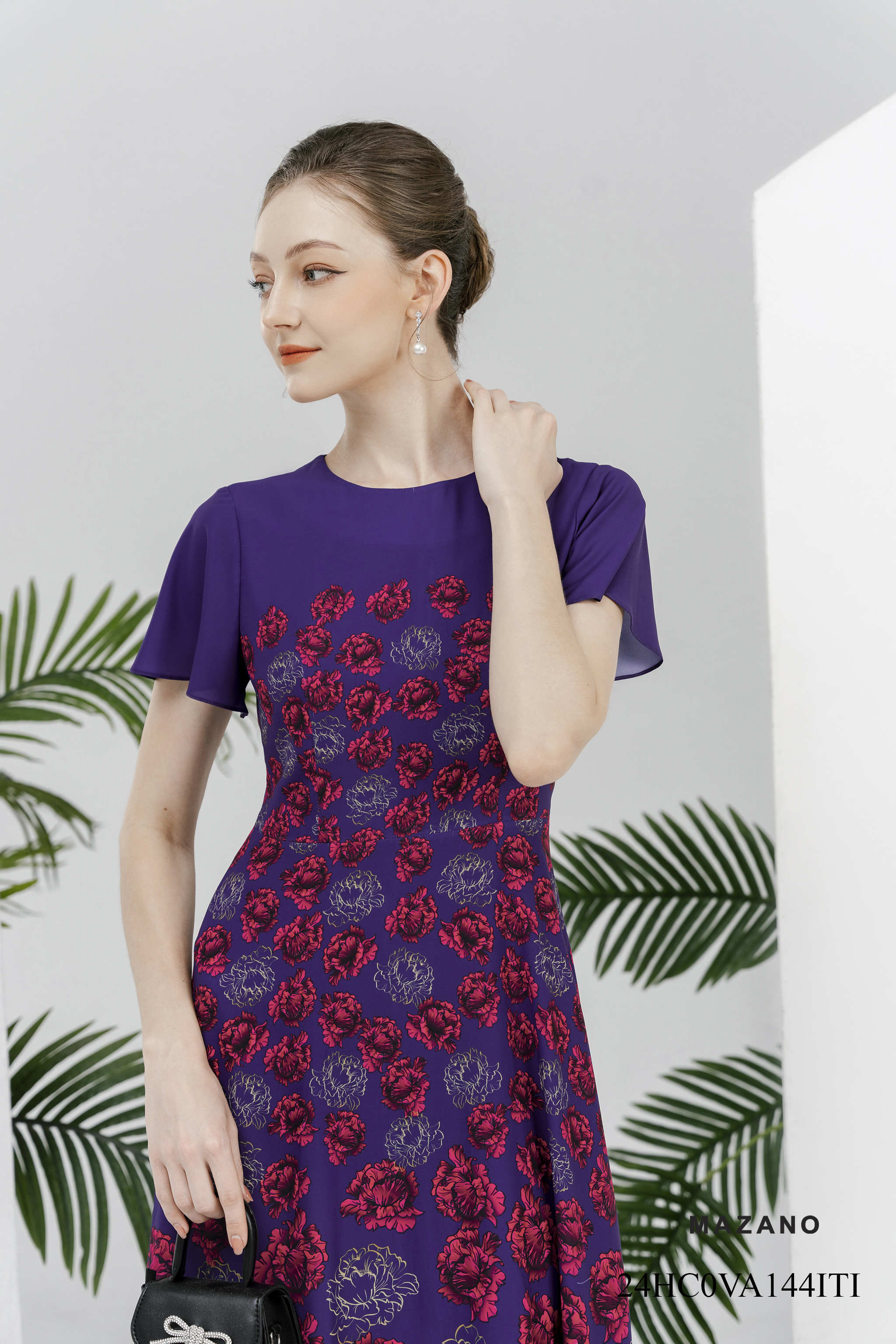 Váy Đầm Ôm Vải voa dày Hoạ tiết hoa nhí cách điệu Cổ tròn Tay lỡ Dài qua bắp chân  -24HC0VA144ITI 24HC0VA144ITI