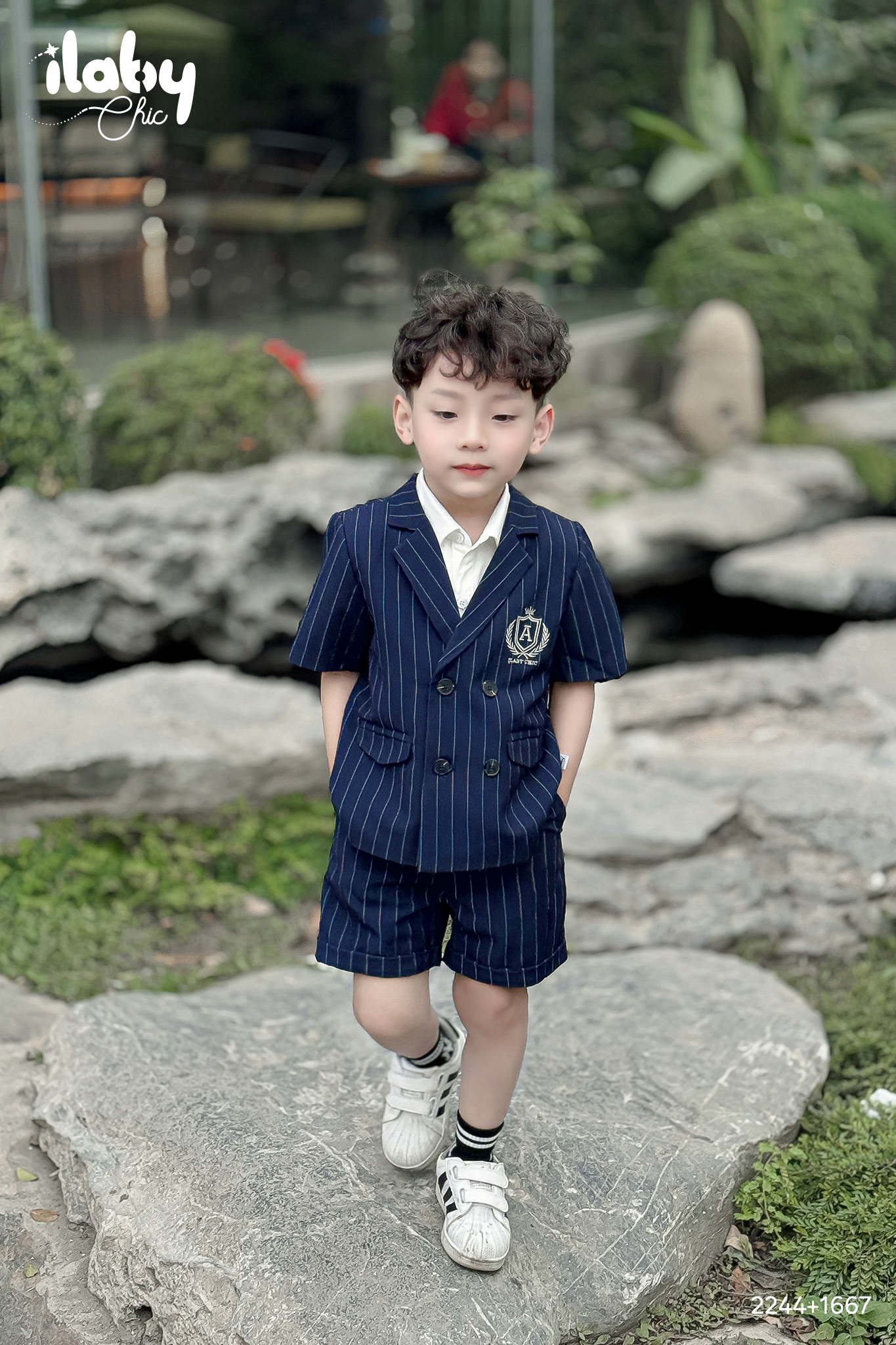 Vest kẻ thêu chỉ bạc