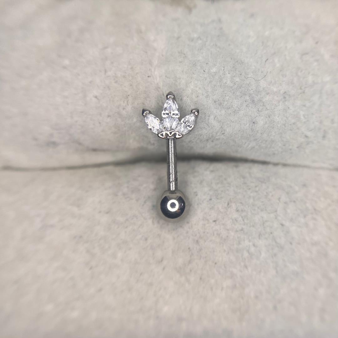 Khuyên kiểu vertical 3 lá đính đá.