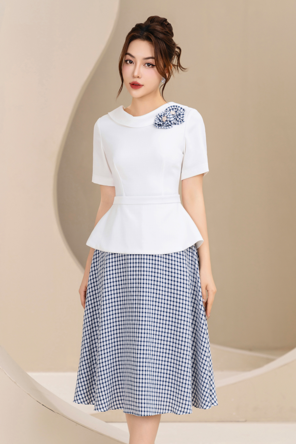 Đầm xoè peplum trắng phối chân váy kẻ_thumbnail_0