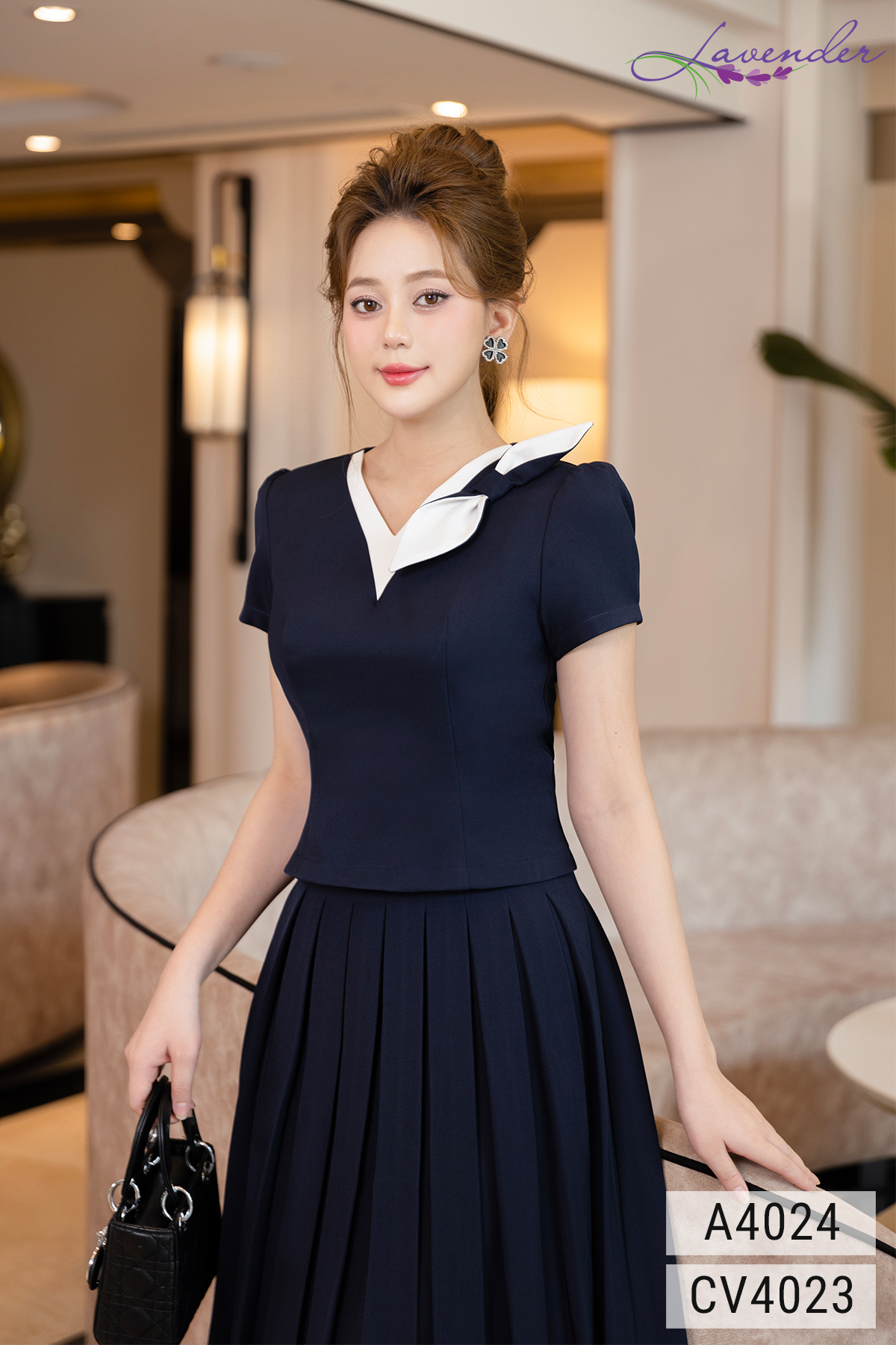 Áo sơ mi tím than cổ V phối trắng tay ngắn  A4024