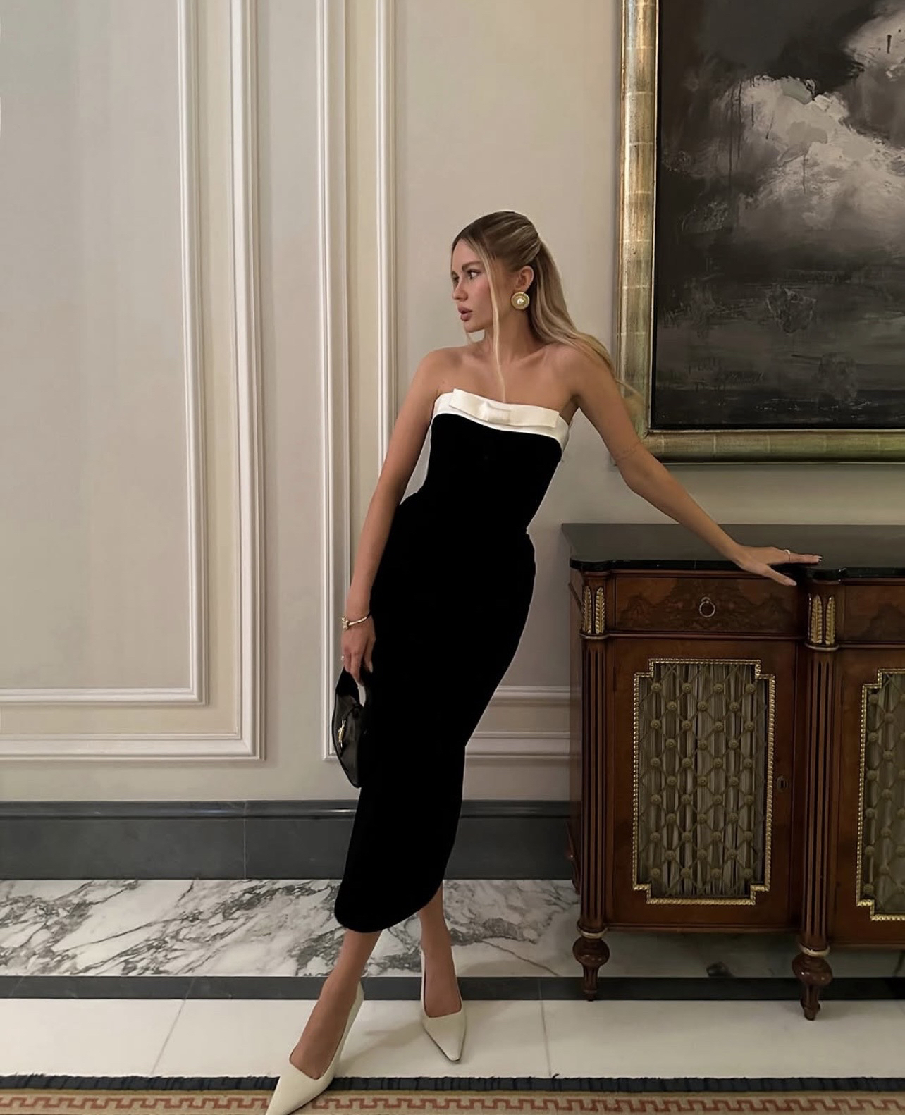 Đầm nơ ngực trắng