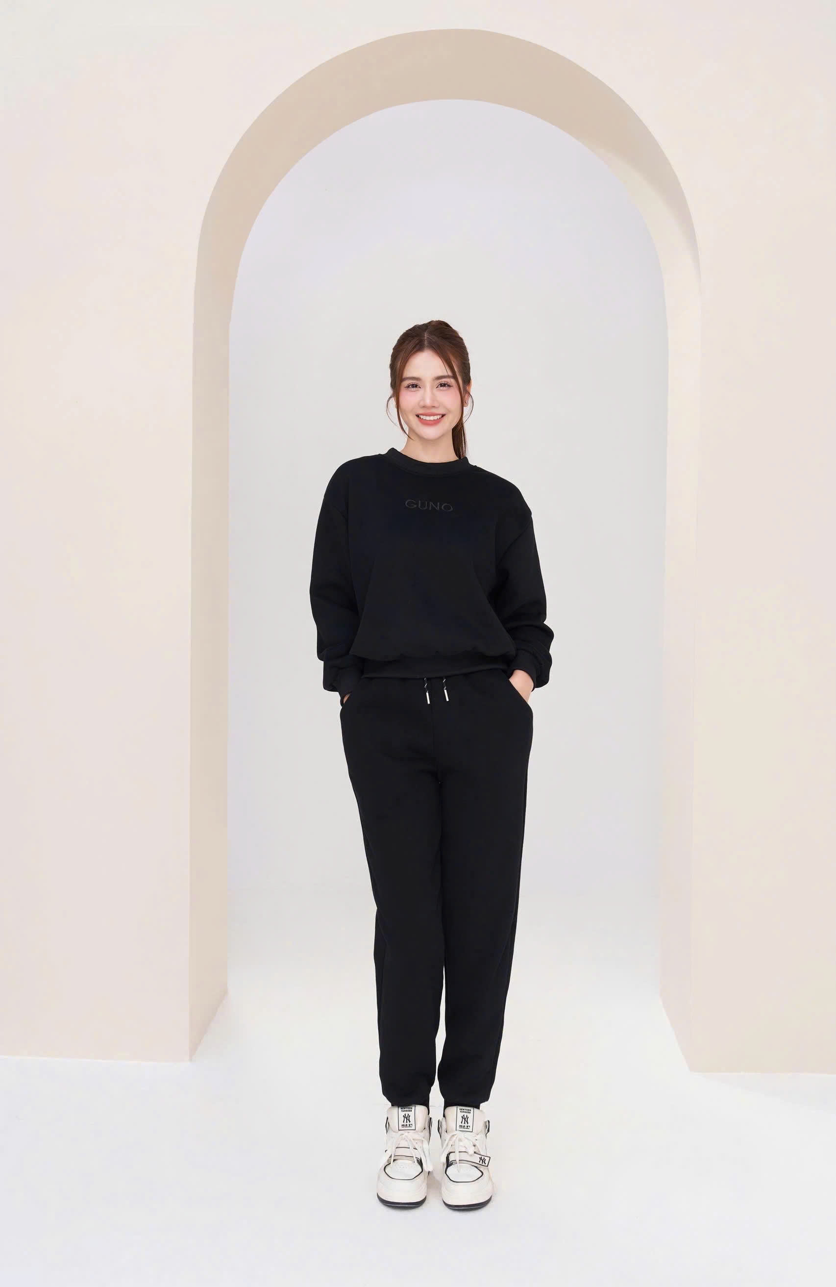 25BG168-Bộ quần áo nỉ nhung NỮ chui đầu chữ GUNO bo gấu BDW1 290126